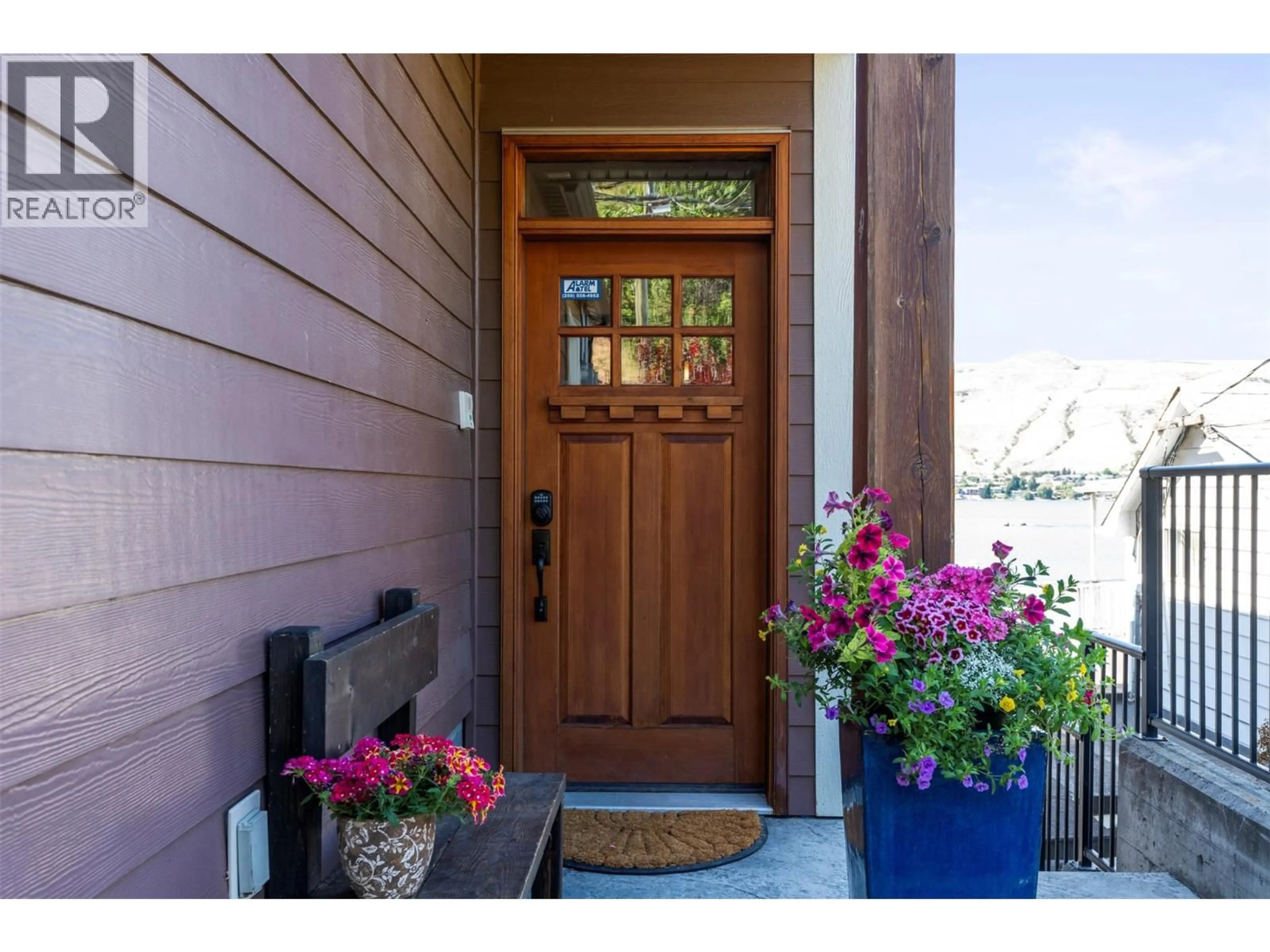 Indoor entryway for 8049 OKANAGAN LANDING ROAD, Vernon British Columbia V1H1J4