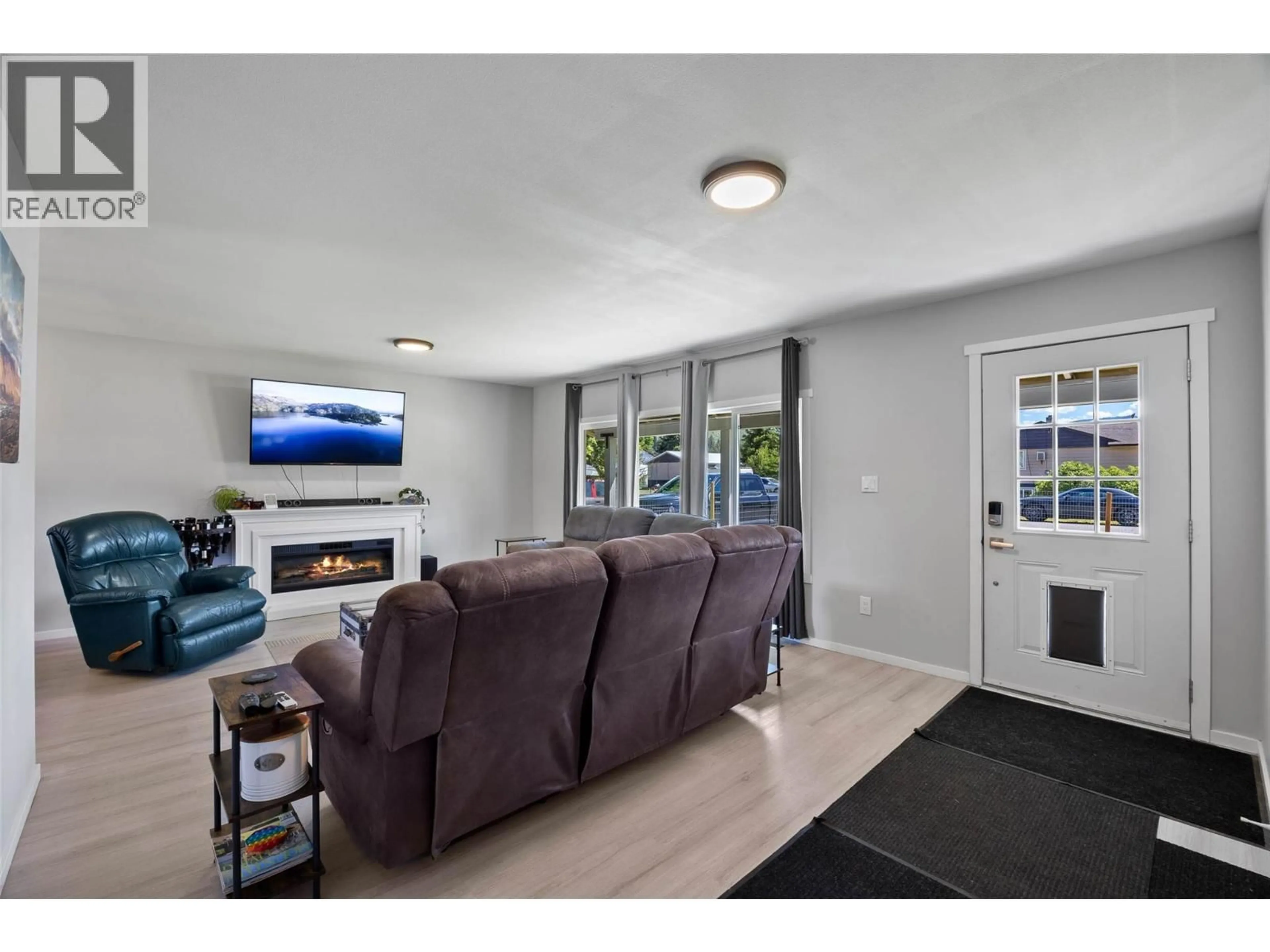 Living room with furniture, unknown for 417 CARLSTROM ROAD, Barriere British Columbia V0E1E1