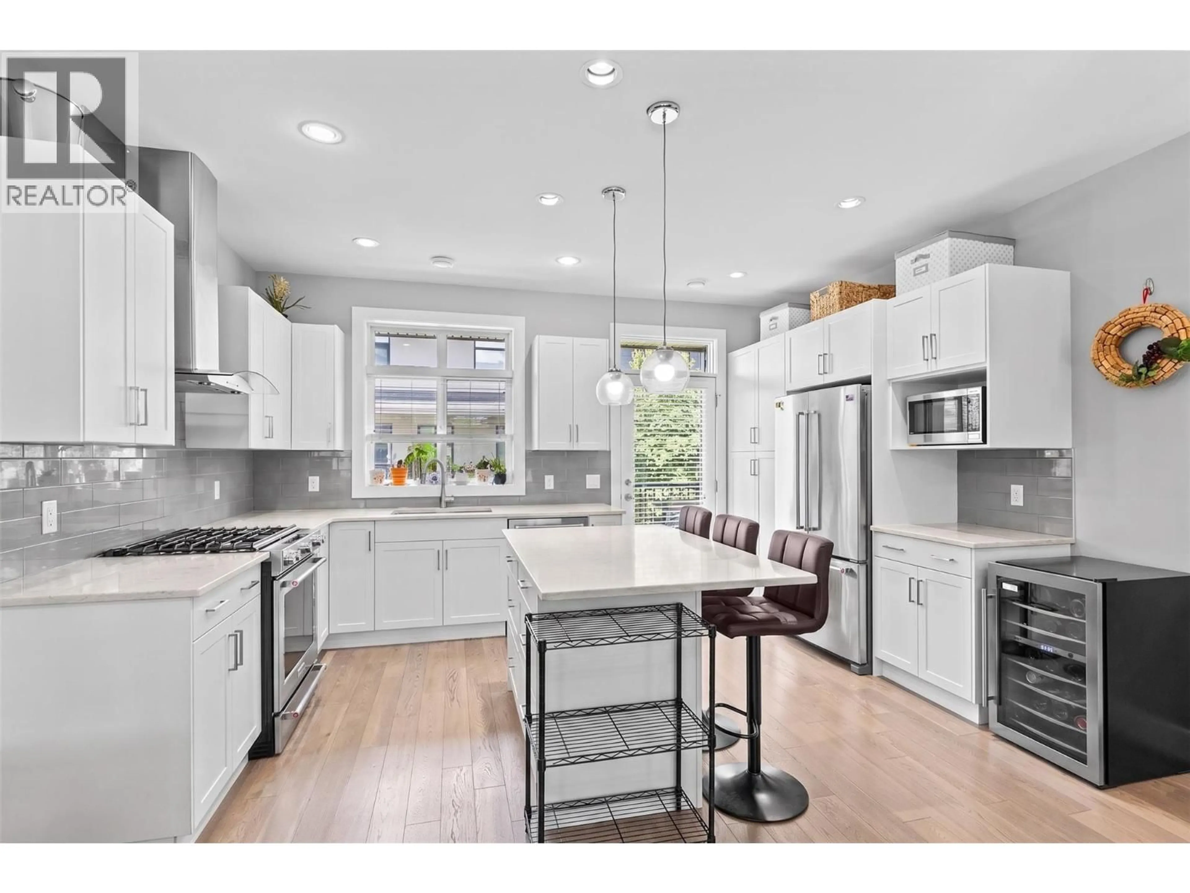 Open concept kitchen, ceramic/tile floor for 147 - 1102 CAMERON AVENUE, Kelowna British Columbia V1Y0B2