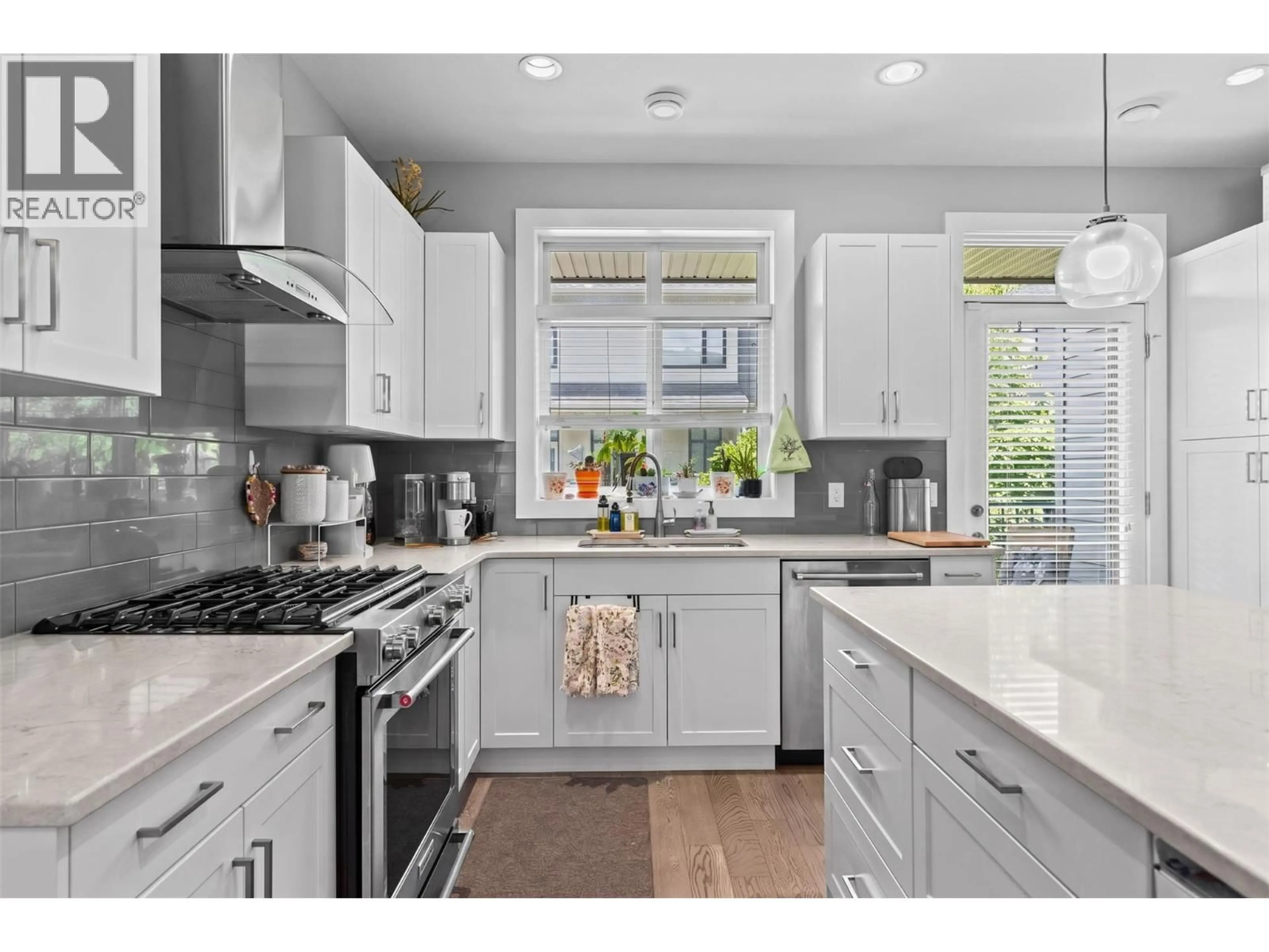 Open concept kitchen, ceramic/tile floor for 147 - 1102 CAMERON AVENUE, Kelowna British Columbia V1Y0B2