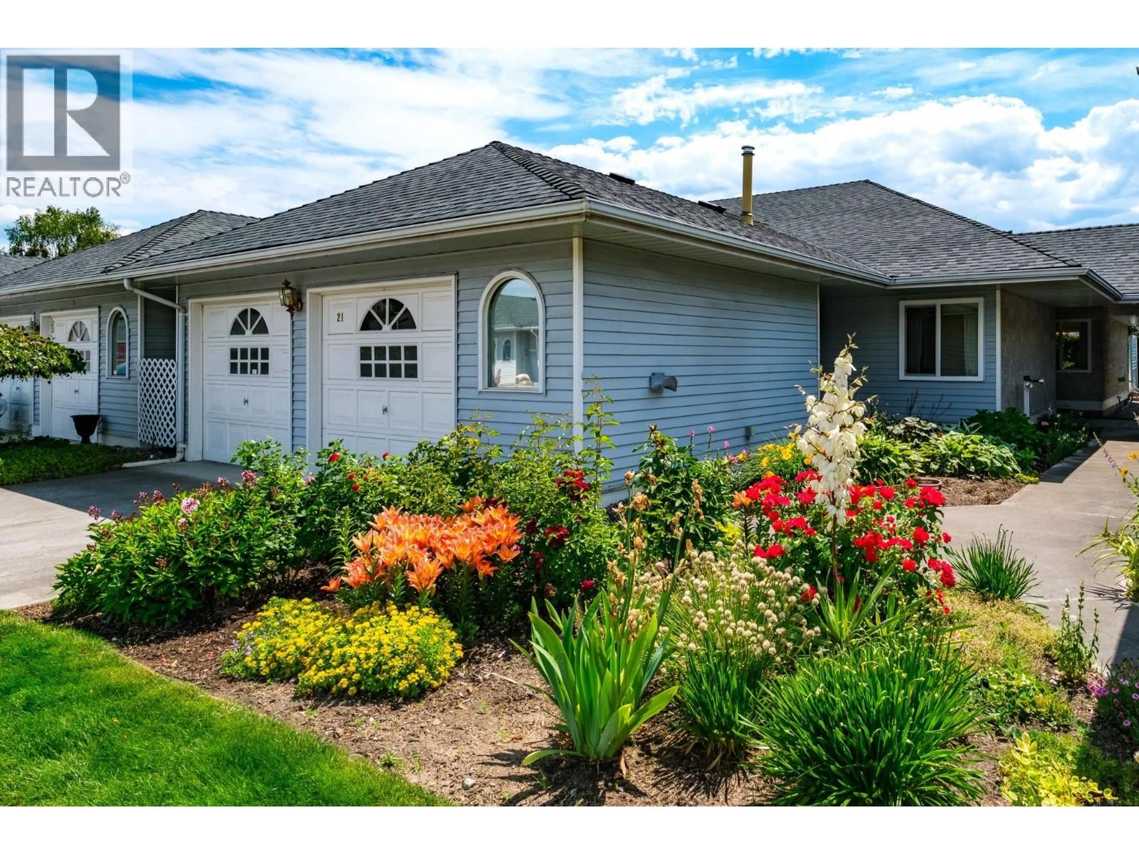 Home with vinyl exterior material, street for 21 - 3370 CASORSO ROAD, Kelowna British Columbia V1Y2V4
