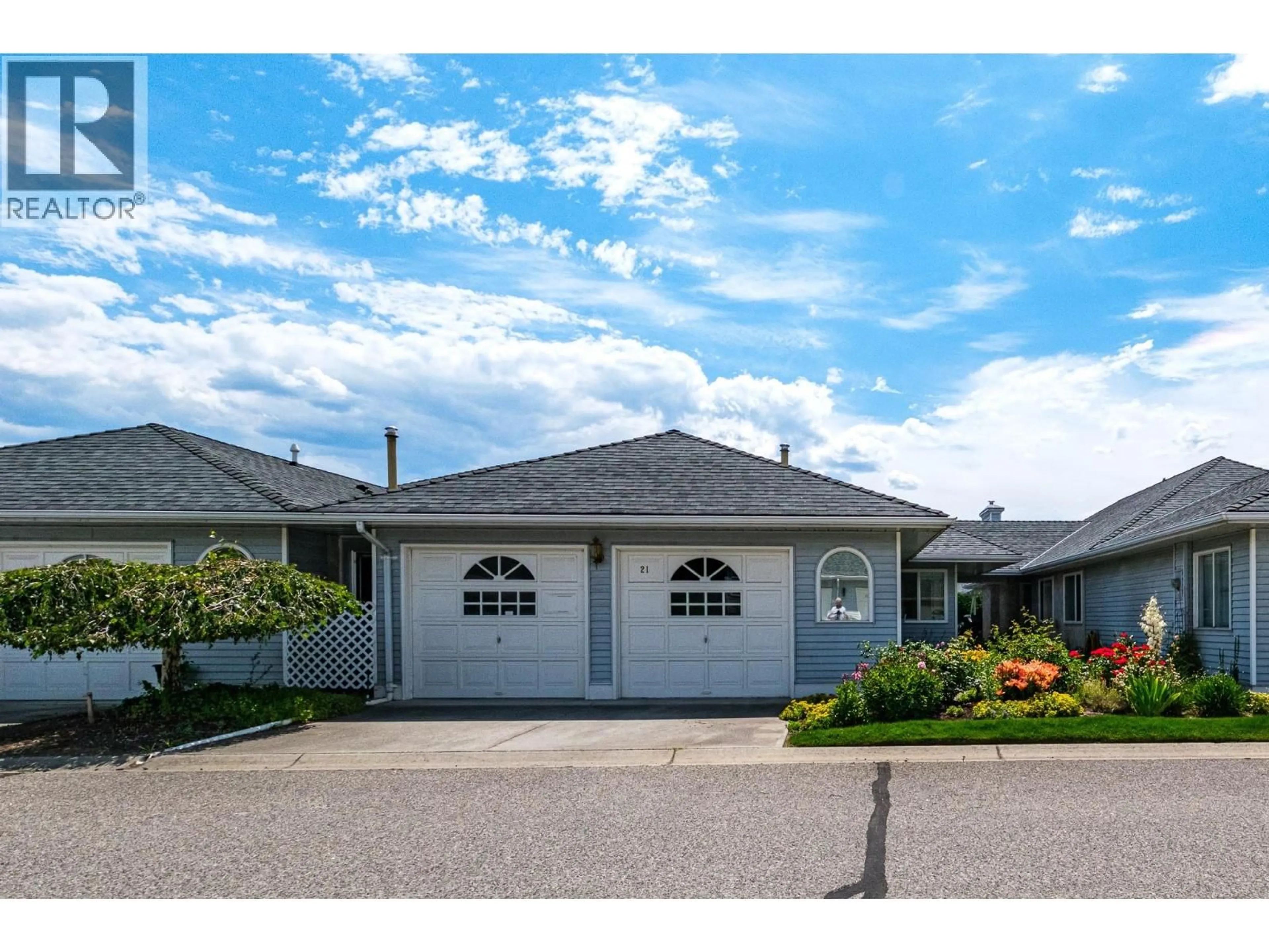 Home with vinyl exterior material, street for 21 - 3370 CASORSO ROAD, Kelowna British Columbia V1Y2V4
