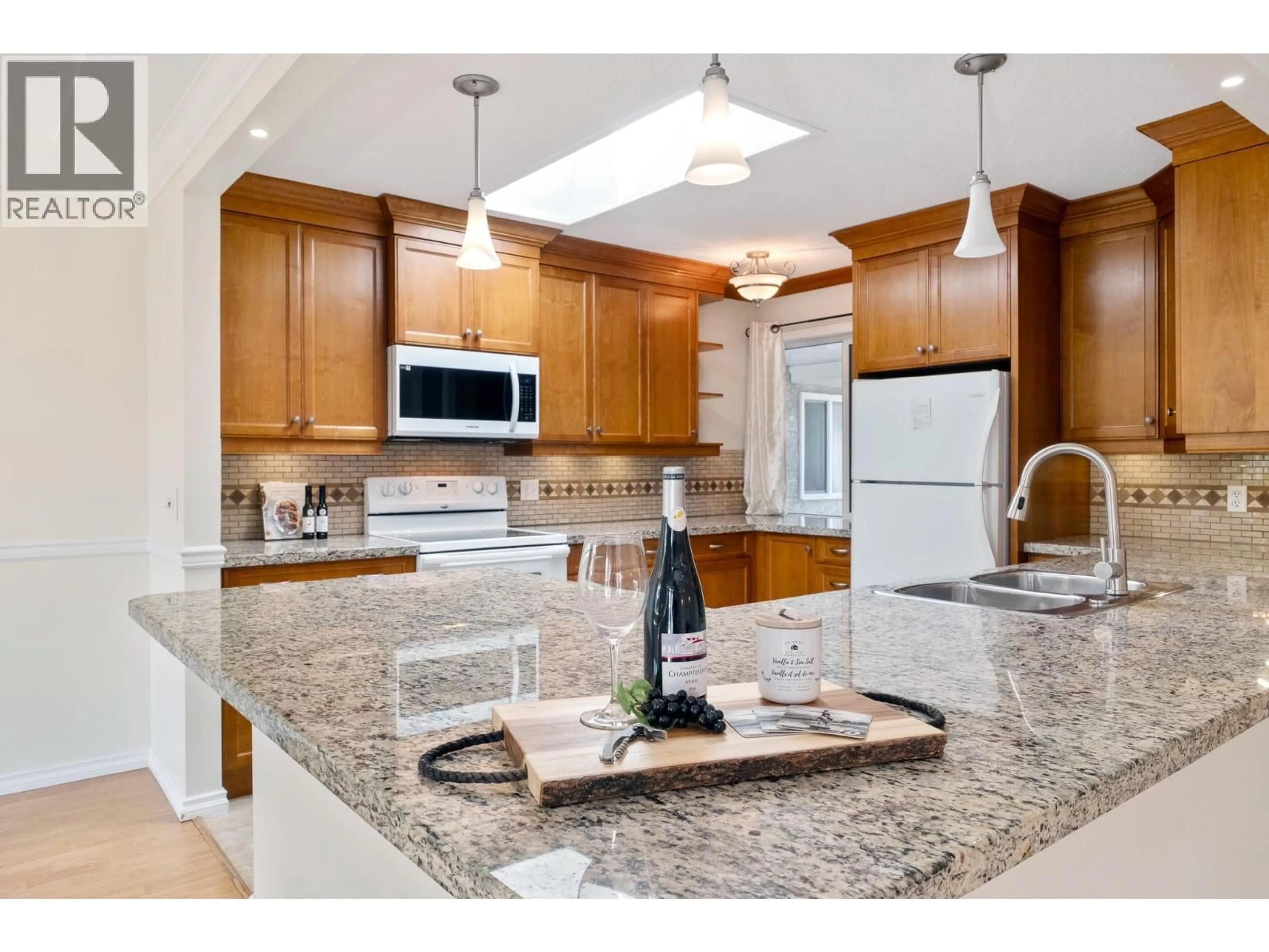 Open concept kitchen, ceramic/tile floor for 21 - 3370 CASORSO ROAD, Kelowna British Columbia V1Y2V4