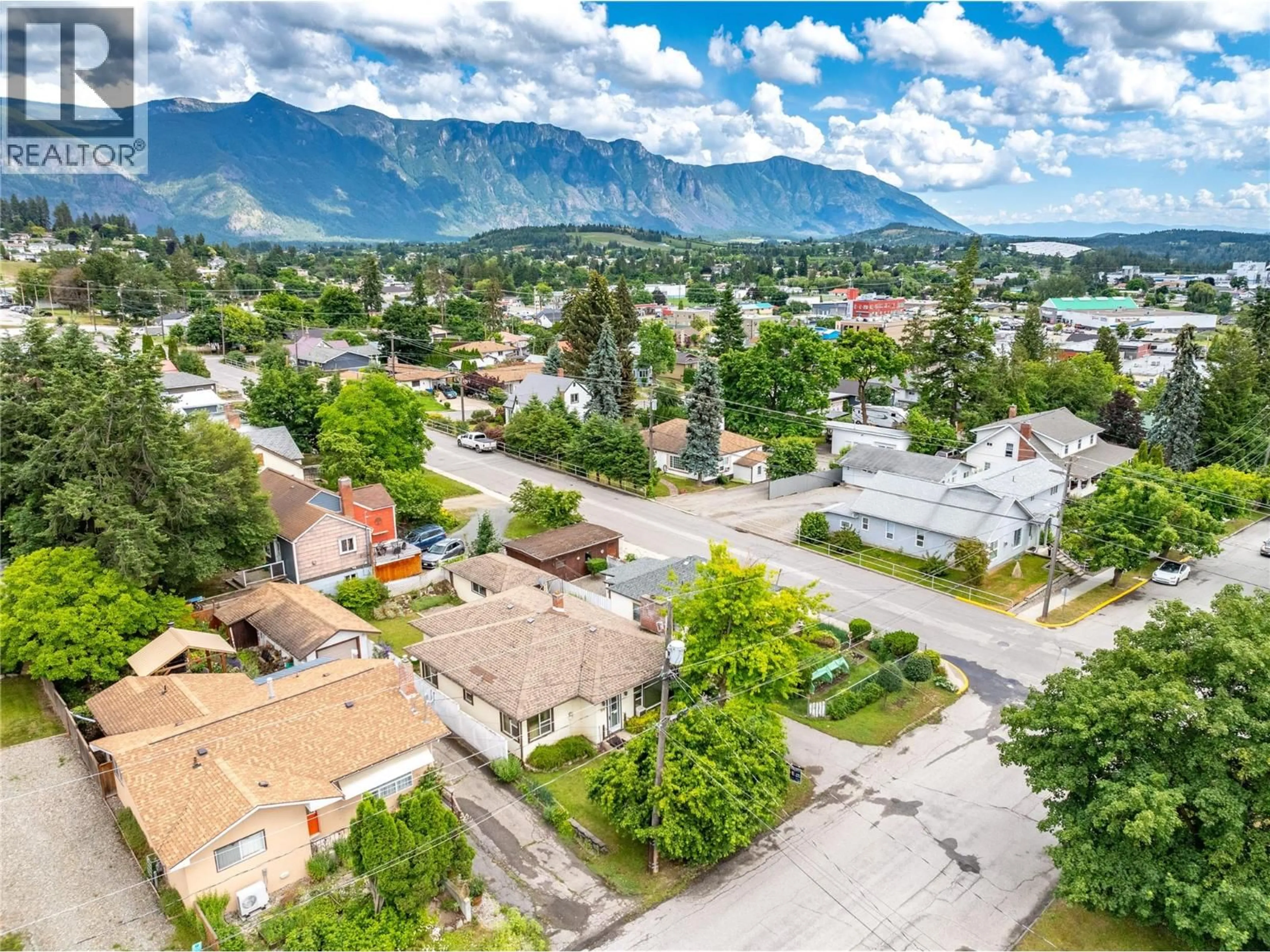 A pic from outside/outdoor area/front of a property/back of a property/a pic from drone, mountain view for 306 11TH N AVENUE, Creston British Columbia V0B1G0
