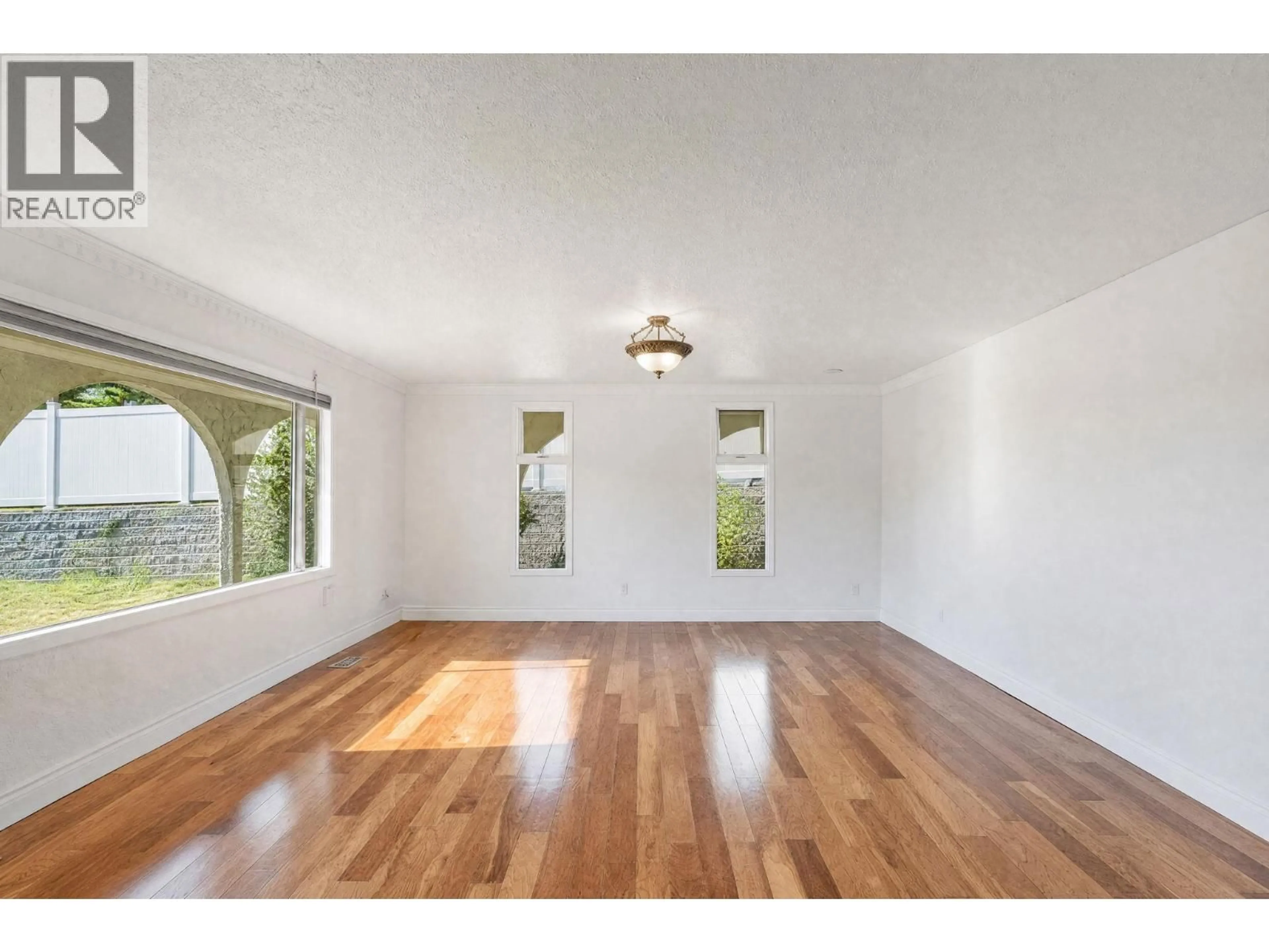 A pic of a room for 402 TRURO STREET, Penticton British Columbia V2A4C7
