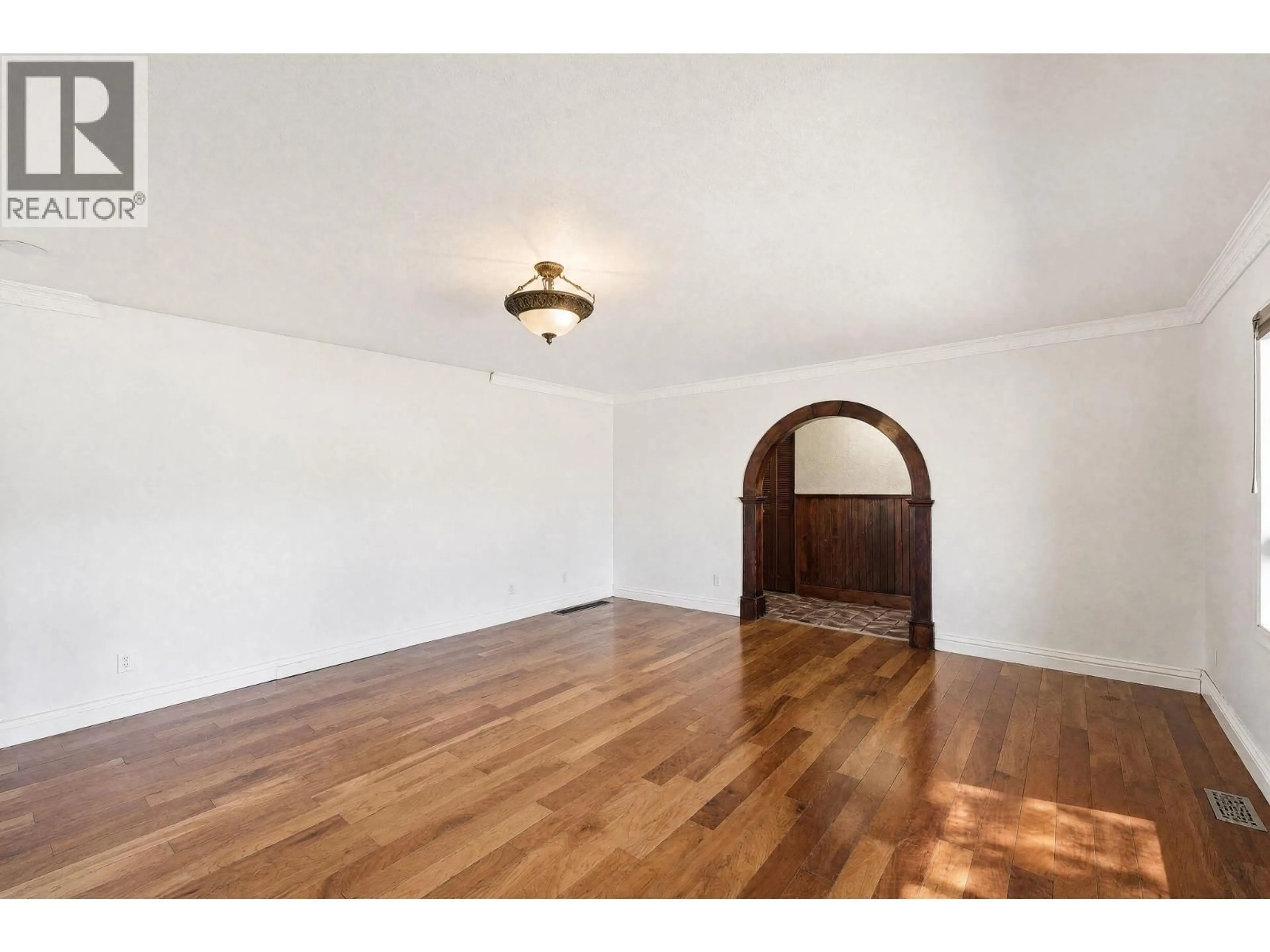 Unknown for 402 TRURO STREET, Penticton British Columbia V2A4C7