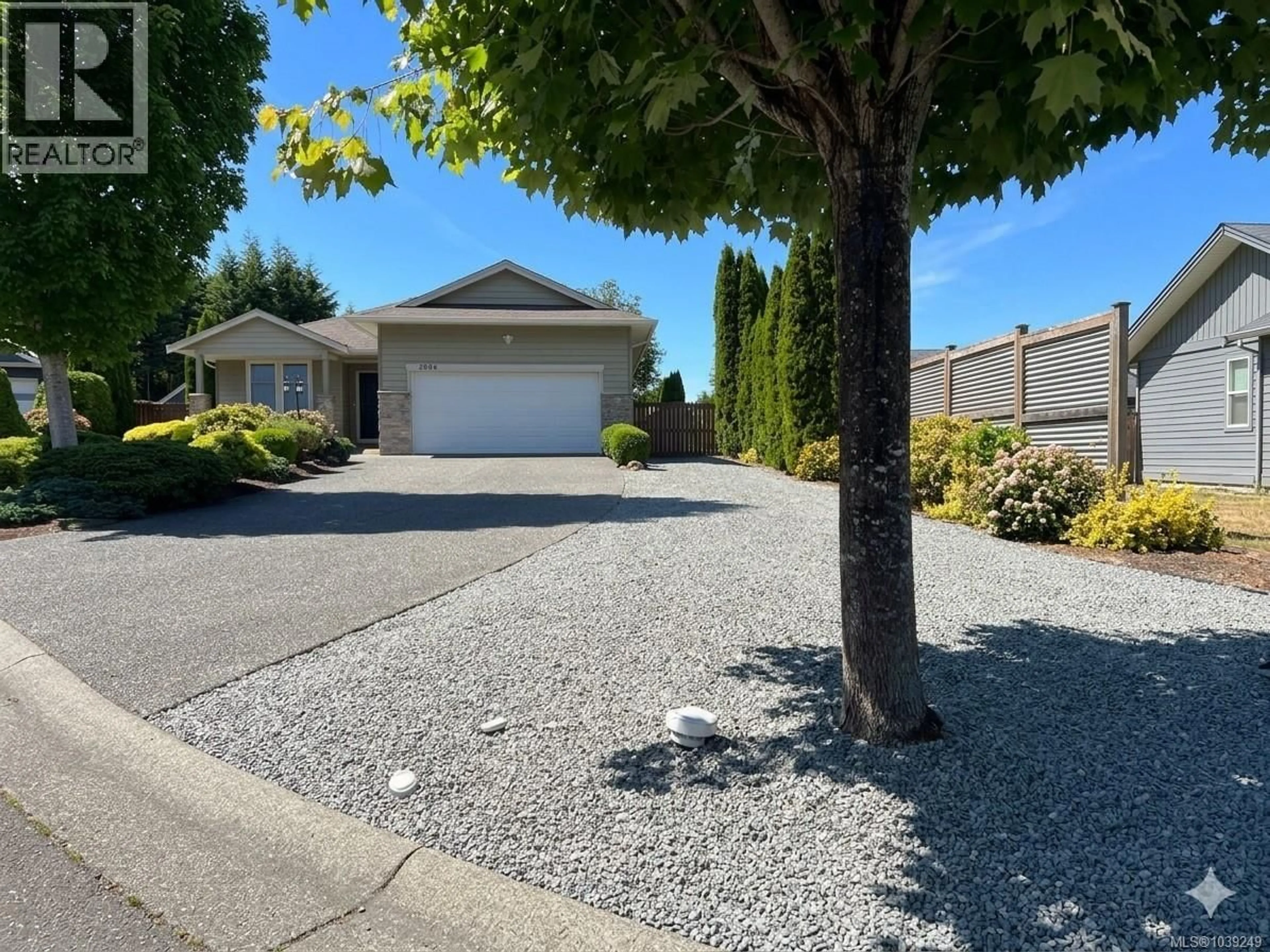 A pic from outside/outdoor area/front of a property/back of a property/a pic from drone, street for 2984 THURSTON PLACE, Campbell River British Columbia V9H0A6