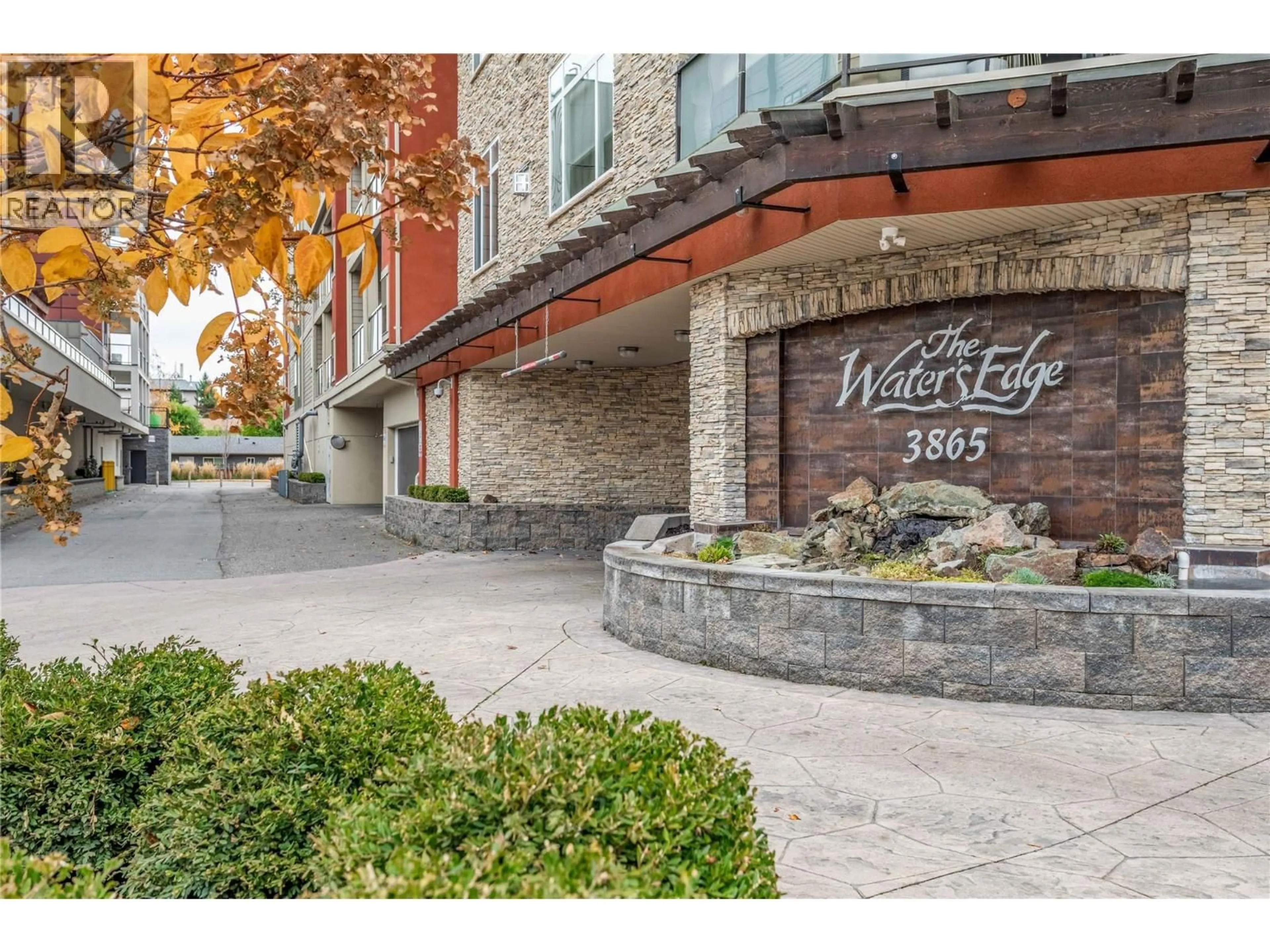 Indoor foyer for 505 - 3865 TRUSWELL ROAD, Kelowna British Columbia V1W3K9