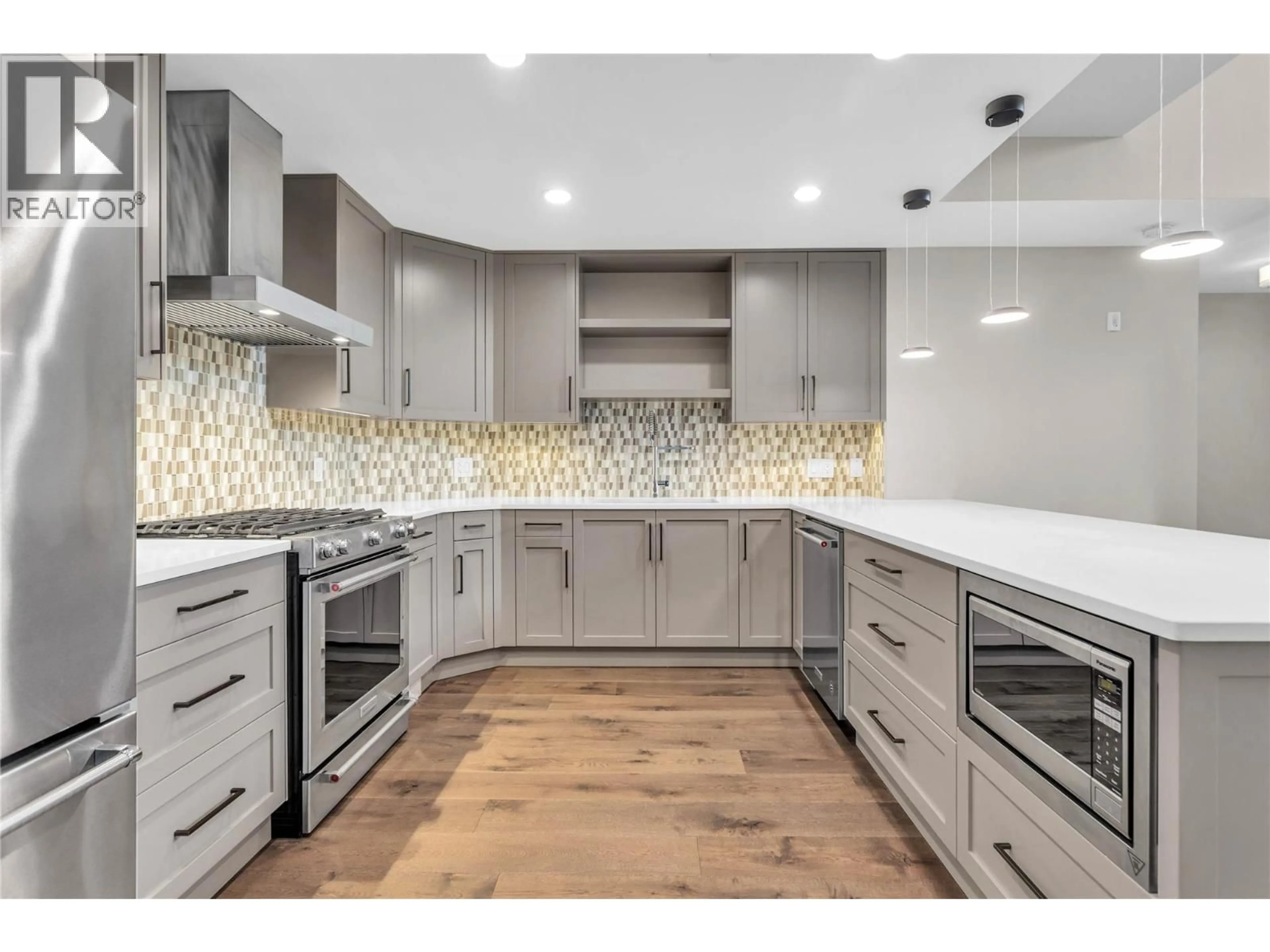 Contemporary kitchen, unknown for 505 - 3865 TRUSWELL ROAD, Kelowna British Columbia V1W3K9