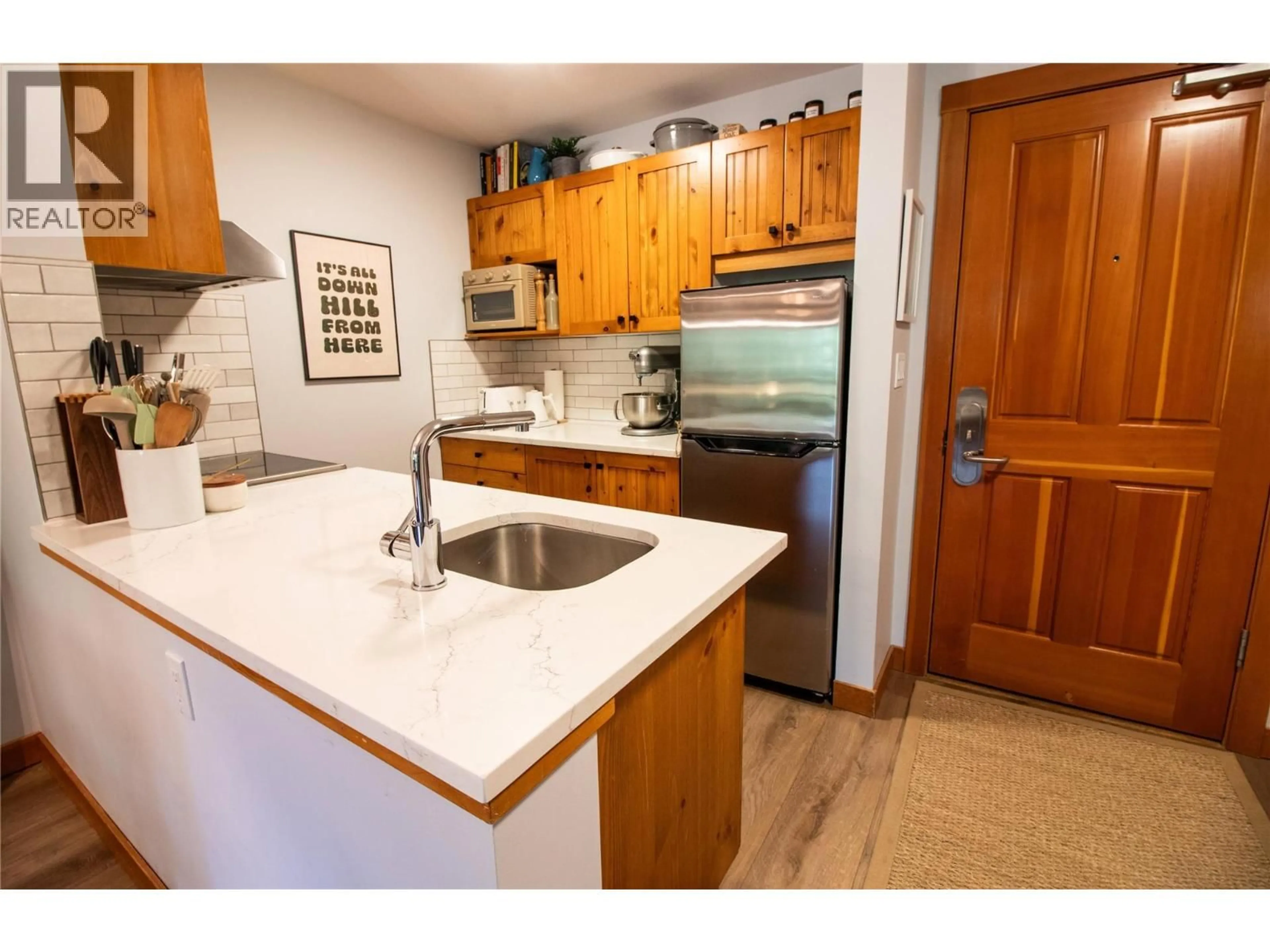 Standard kitchen, unknown for 111 - 2080 SUMMIT DRIVE, Panorama British Columbia V0A1T0