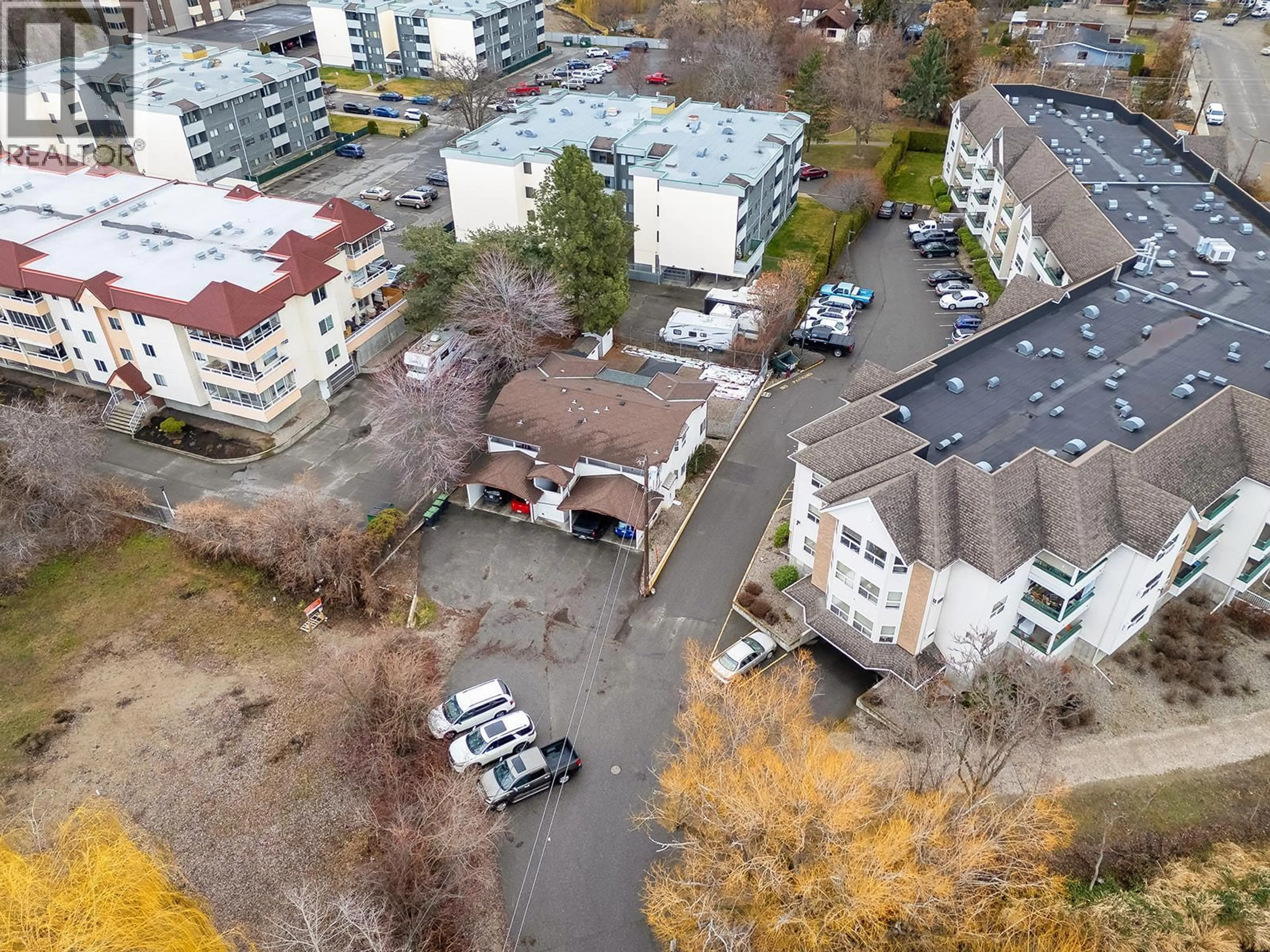 A pic from outside/outdoor area/front of a property/back of a property/a pic from drone, city buildings view from balcony for 1250 BROOKSIDE AVENUE, Kelowna British Columbia V1Y5T6
