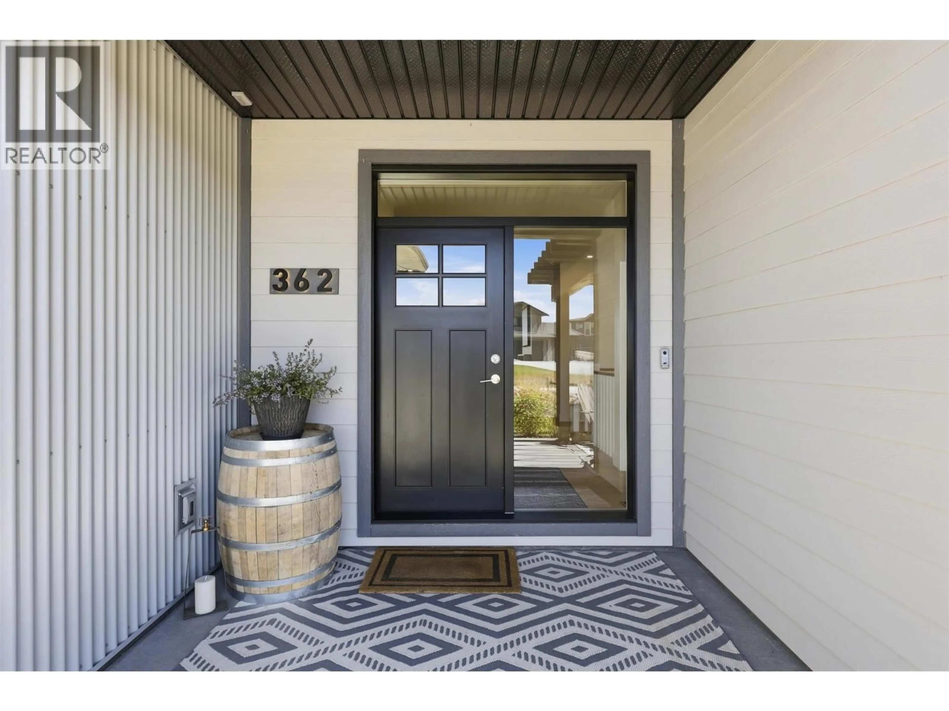 Indoor entryway for 362 RUE CHEVAL NOIR OTHER, Kamloops British Columbia V1S0G2