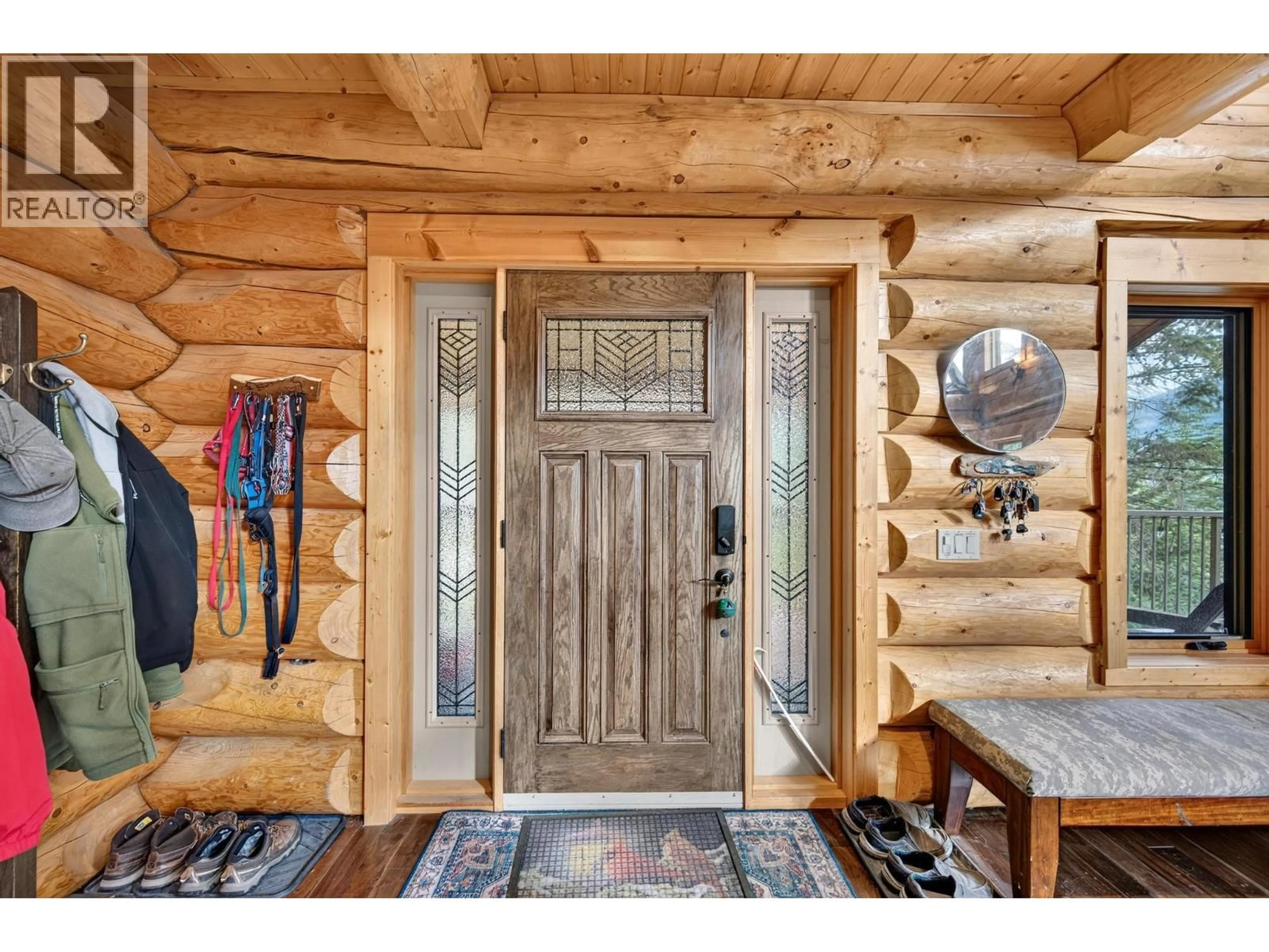 Indoor entryway for 1419 BLACK BEAR DRIVE, Golden British Columbia V0A1H7