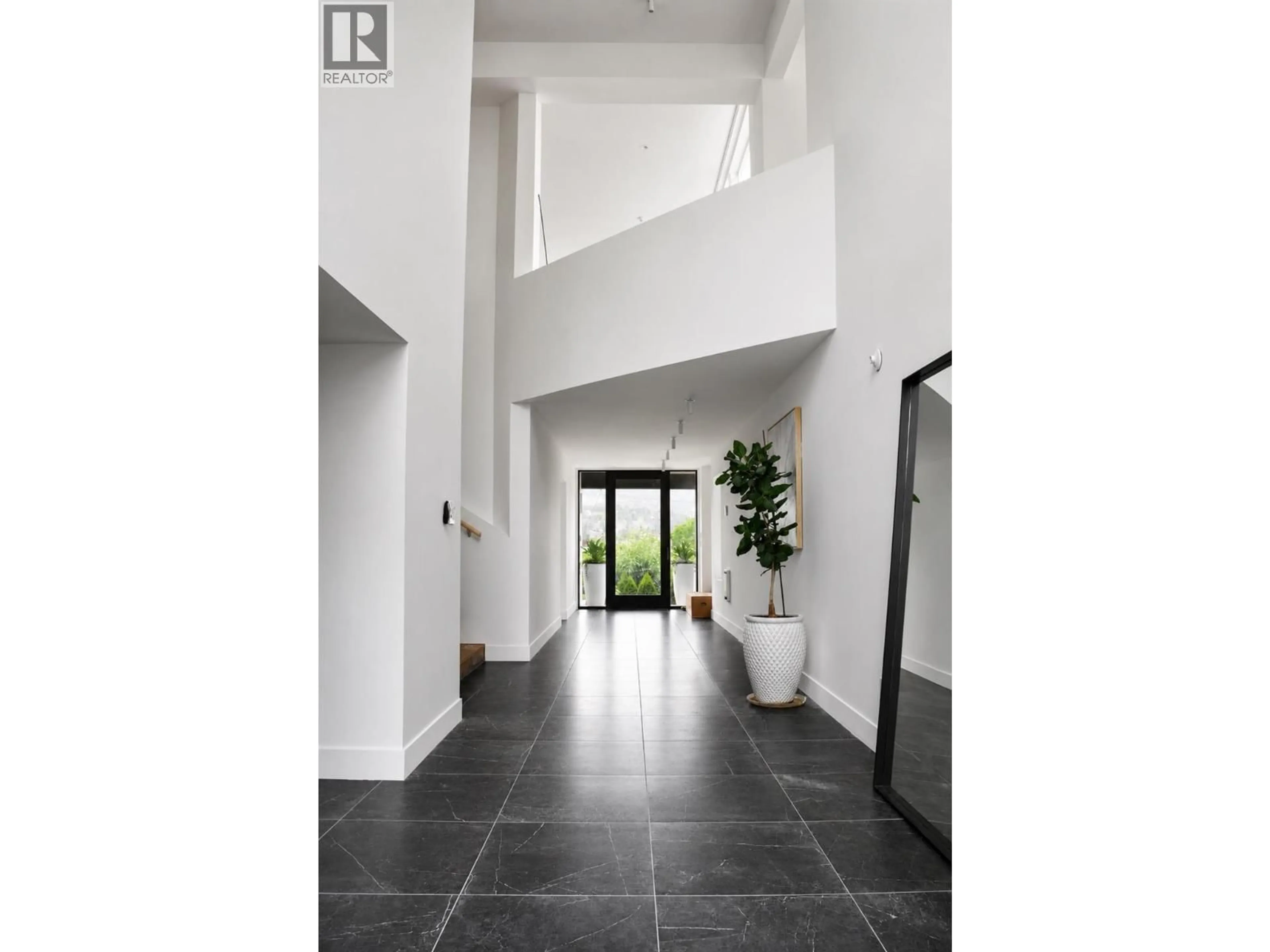 Indoor foyer for 319 CARMEL CRESCENT, Okanagan Falls British Columbia V2A1R5