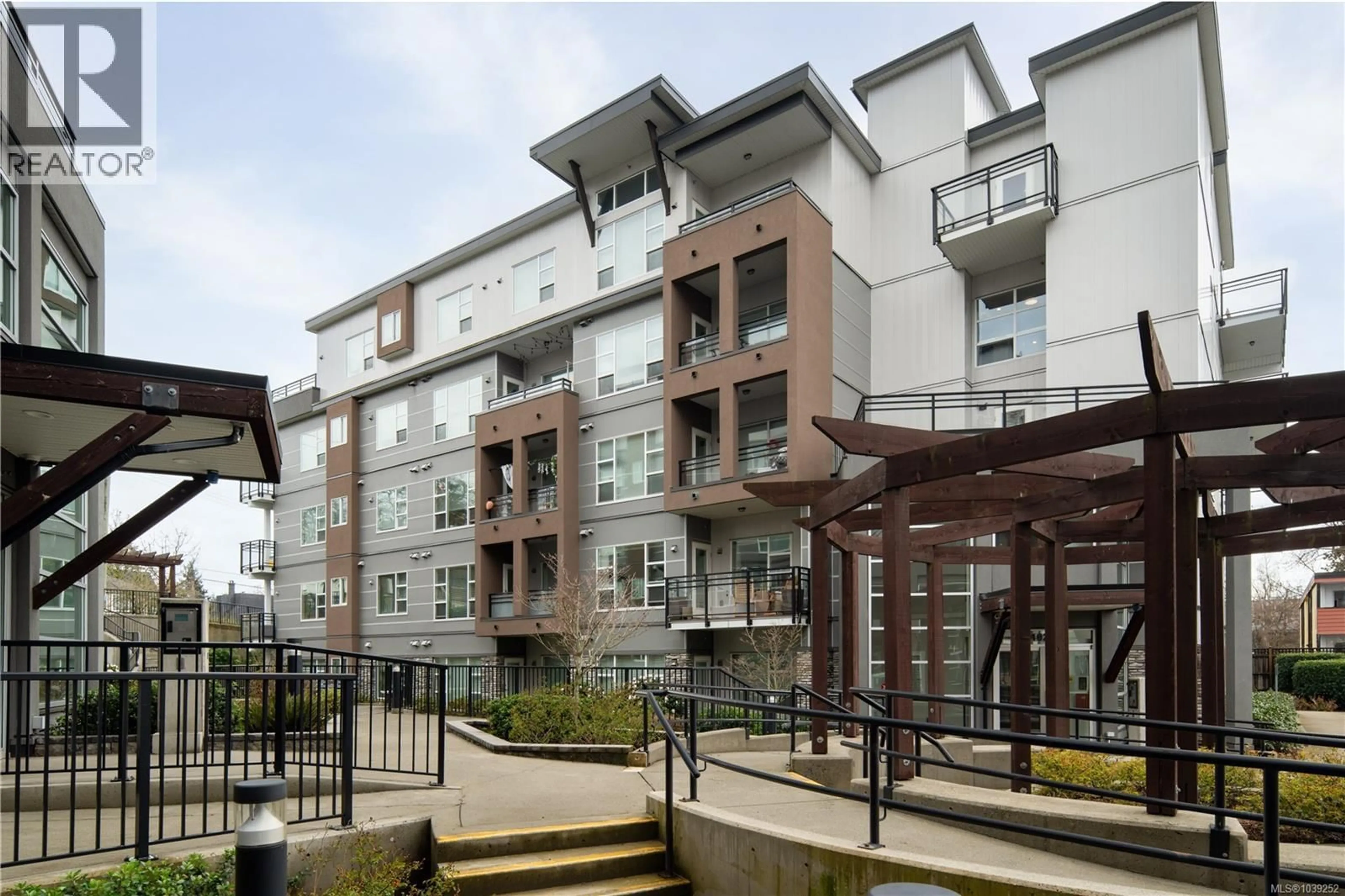 Patio, unknown for 106 - 1020 INVERNESS ROAD, Saanich British Columbia V8X0B1