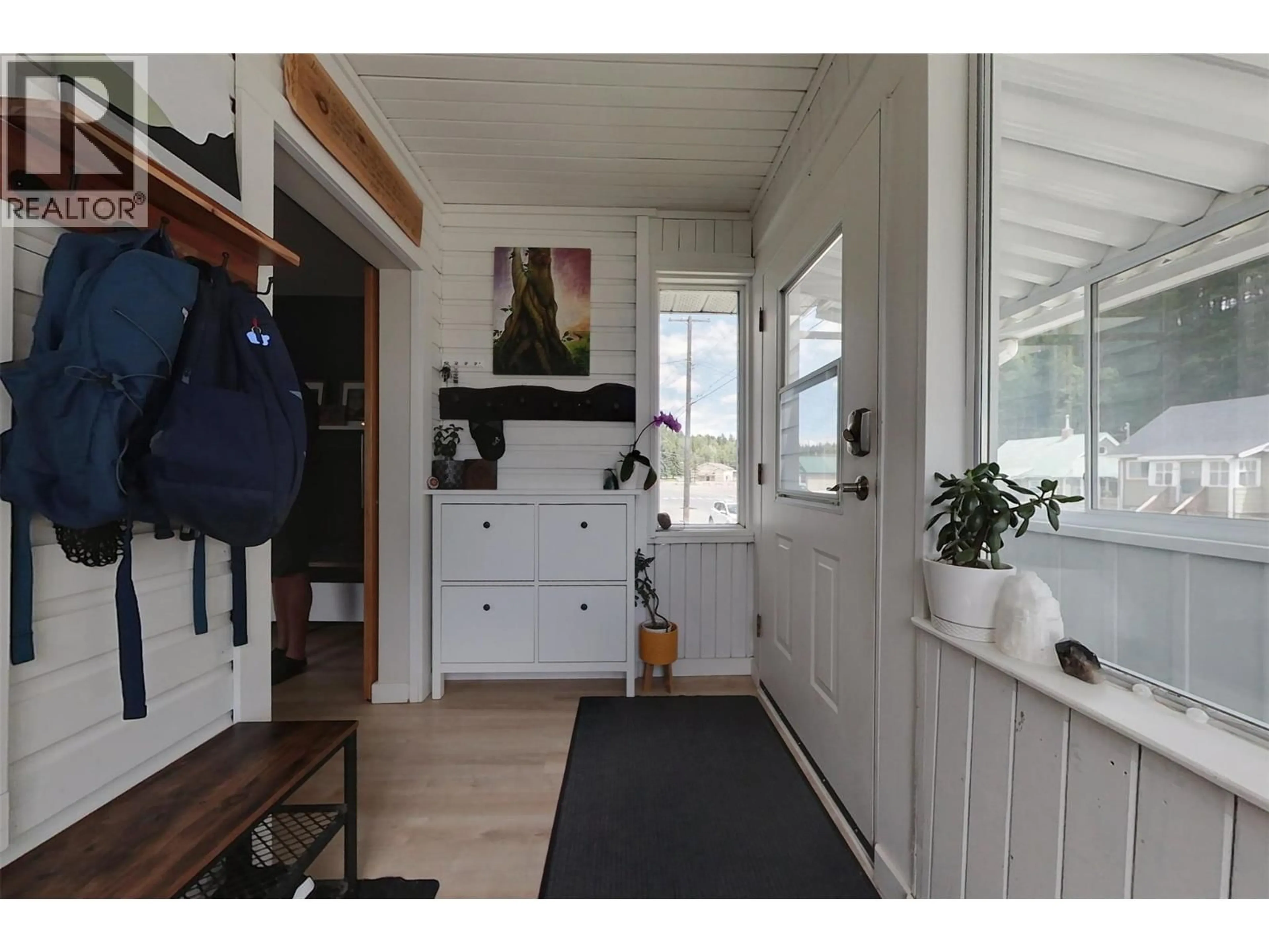 Indoor entryway for 33 WALLINGER AVENUE, Kimberley British Columbia V1A1Y6