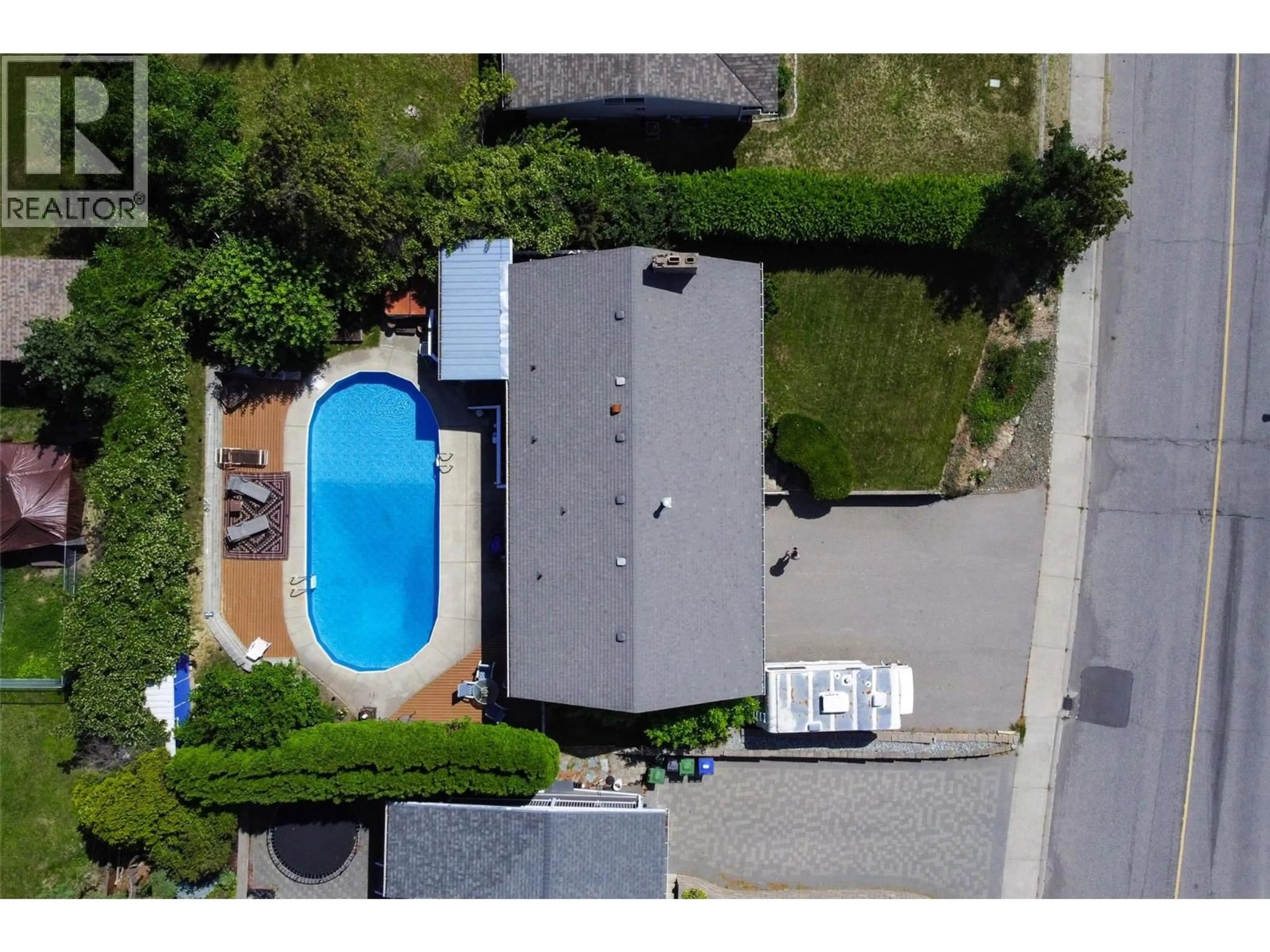 A pic from outside/outdoor area/front of a property/back of a property/a pic from drone, street for 1290 MOUNTAIN AVENUE, Kelowna British Columbia V1Y7H2