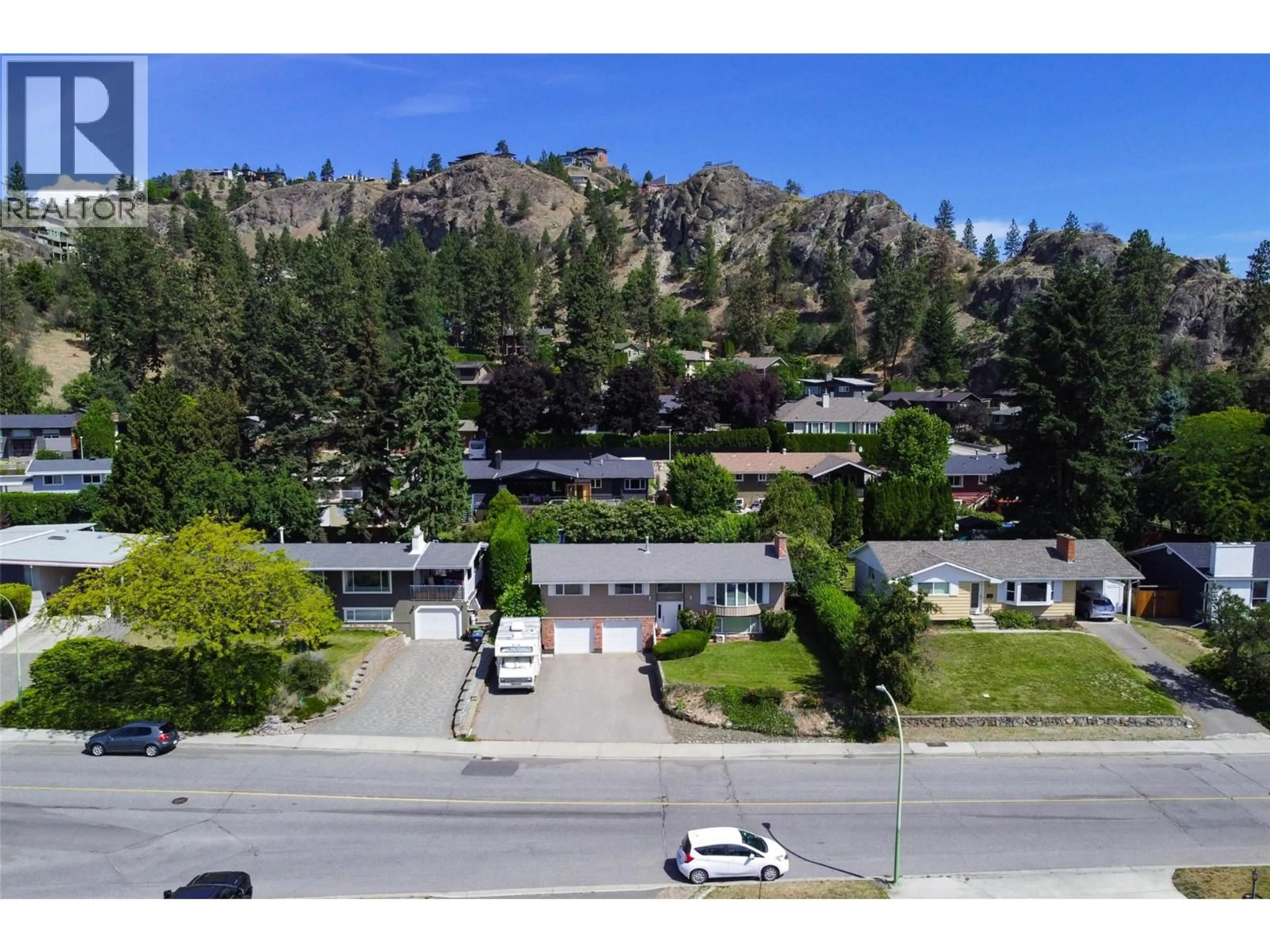 A pic from outside/outdoor area/front of a property/back of a property/a pic from drone, mountain view for 1290 MOUNTAIN AVENUE, Kelowna British Columbia V1Y7H2