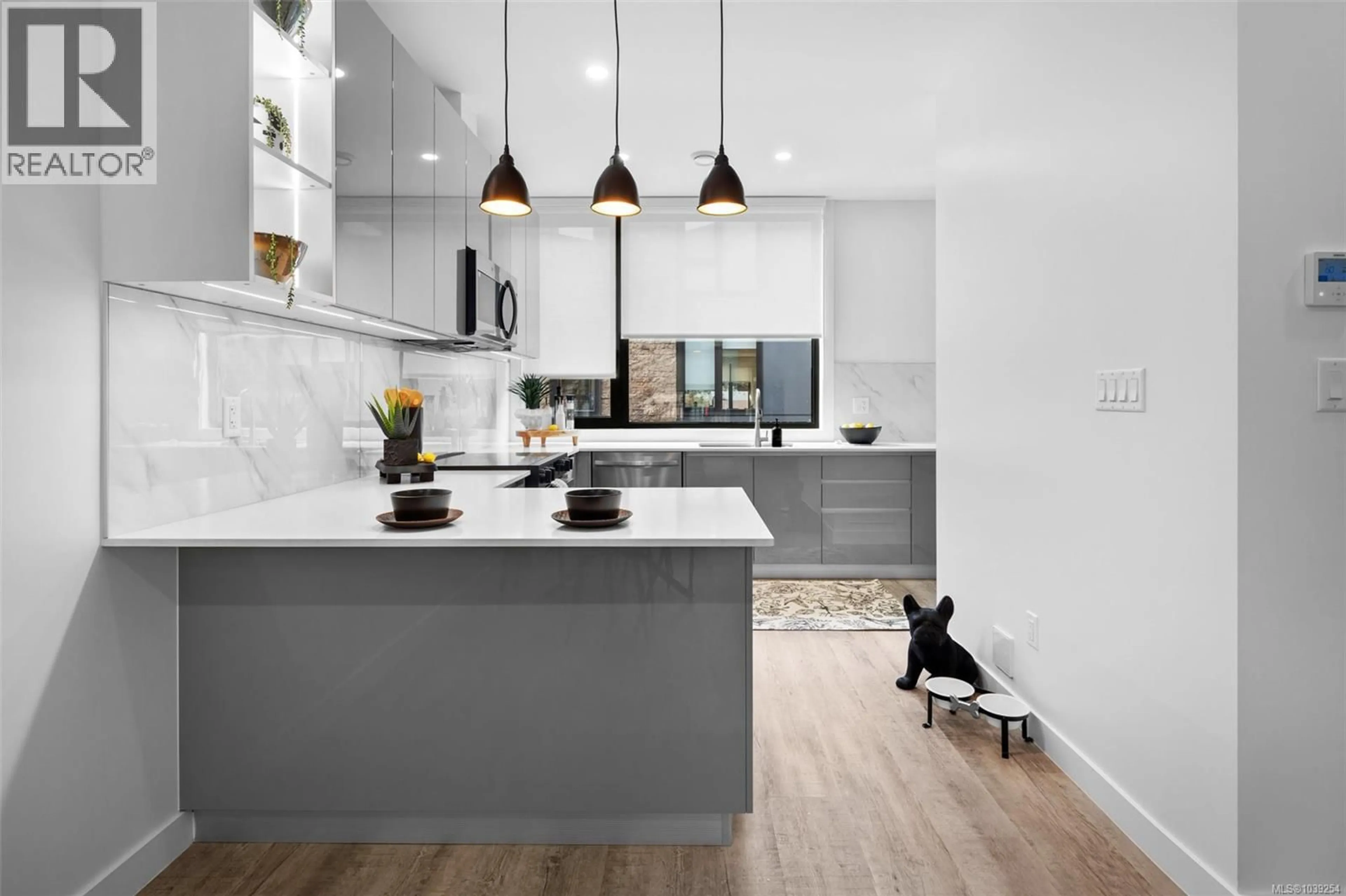 Contemporary kitchen, unknown for 114 - 916 ORONO AVENUE, Langford British Columbia V9B2T9