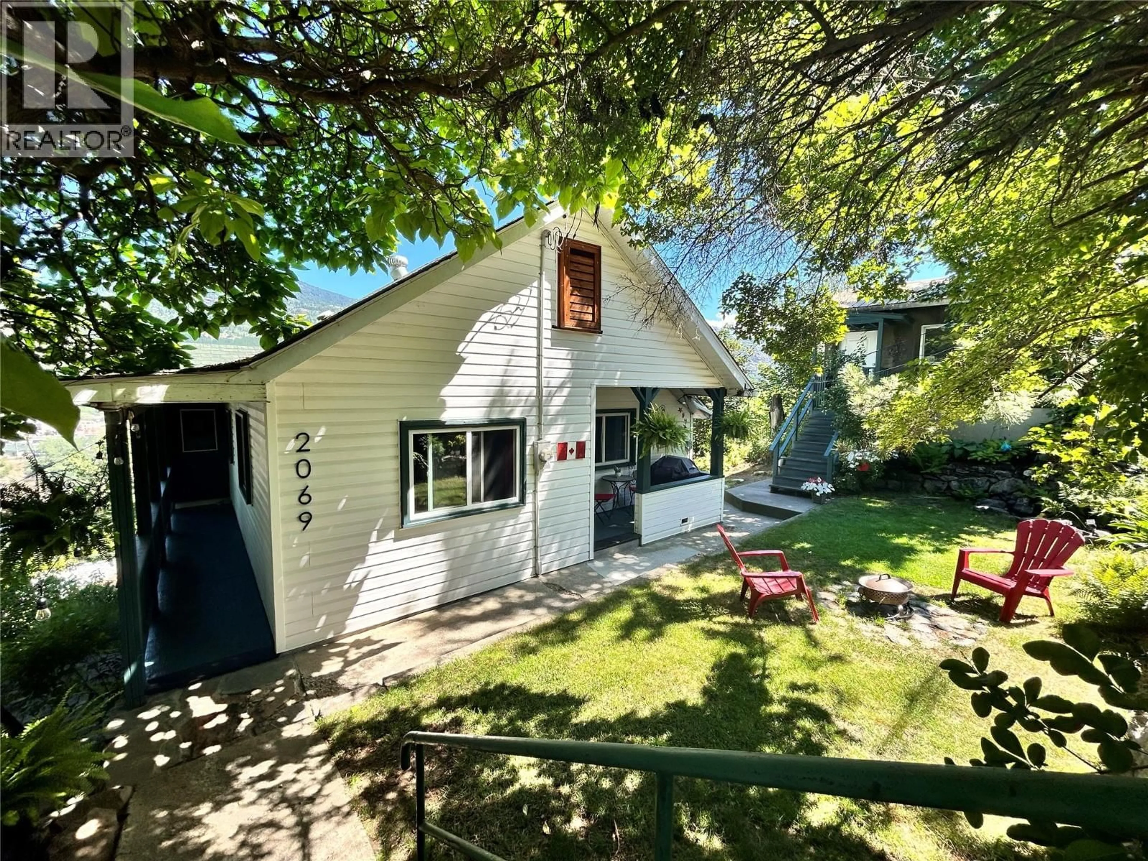 A pic from outside/outdoor area/front of a property/back of a property/a pic from drone, street for 2069 DANIEL STREET, Trail British Columbia V1R4H1
