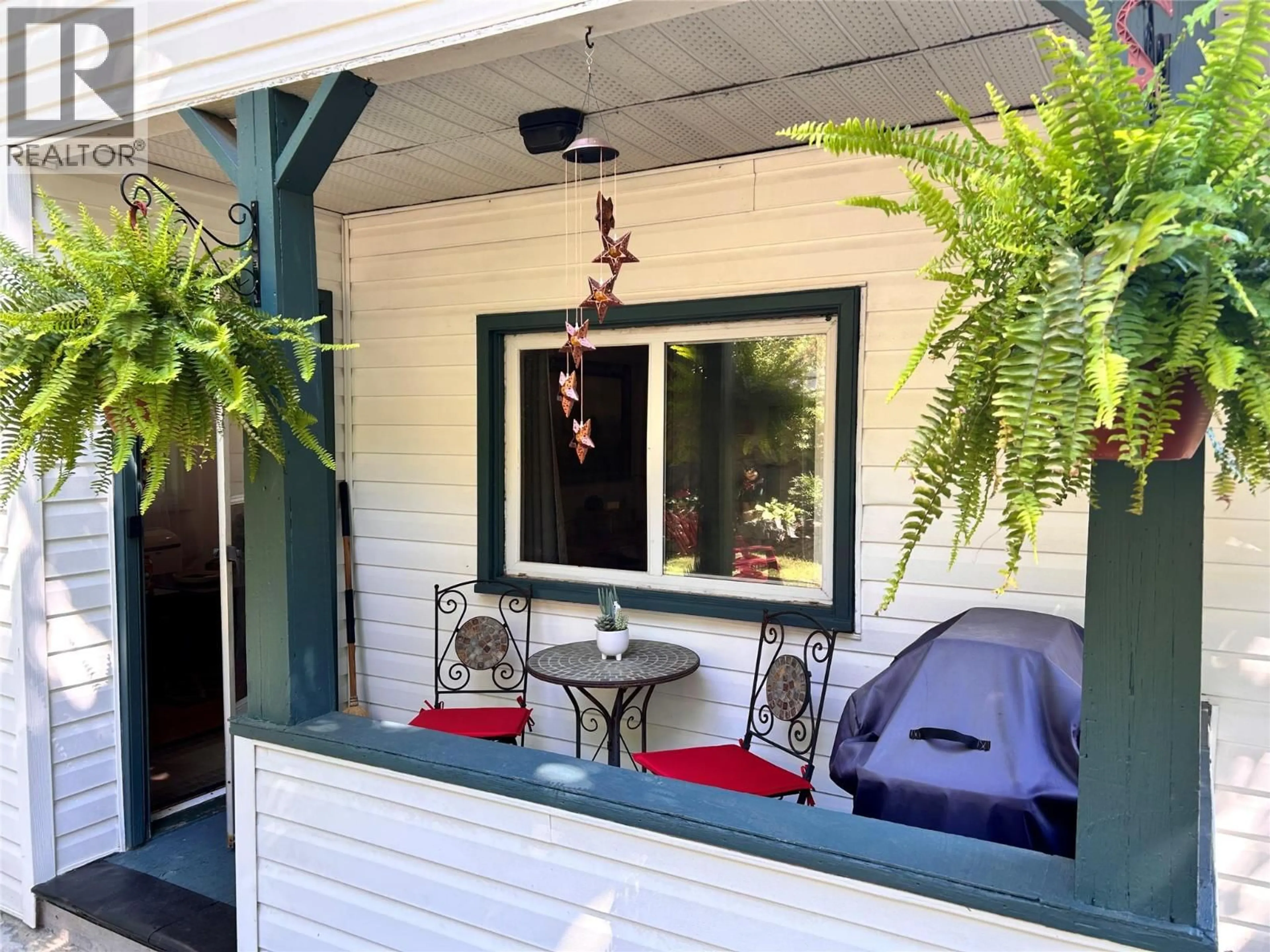 Patio, street for 2069 DANIEL STREET, Trail British Columbia V1R4H1