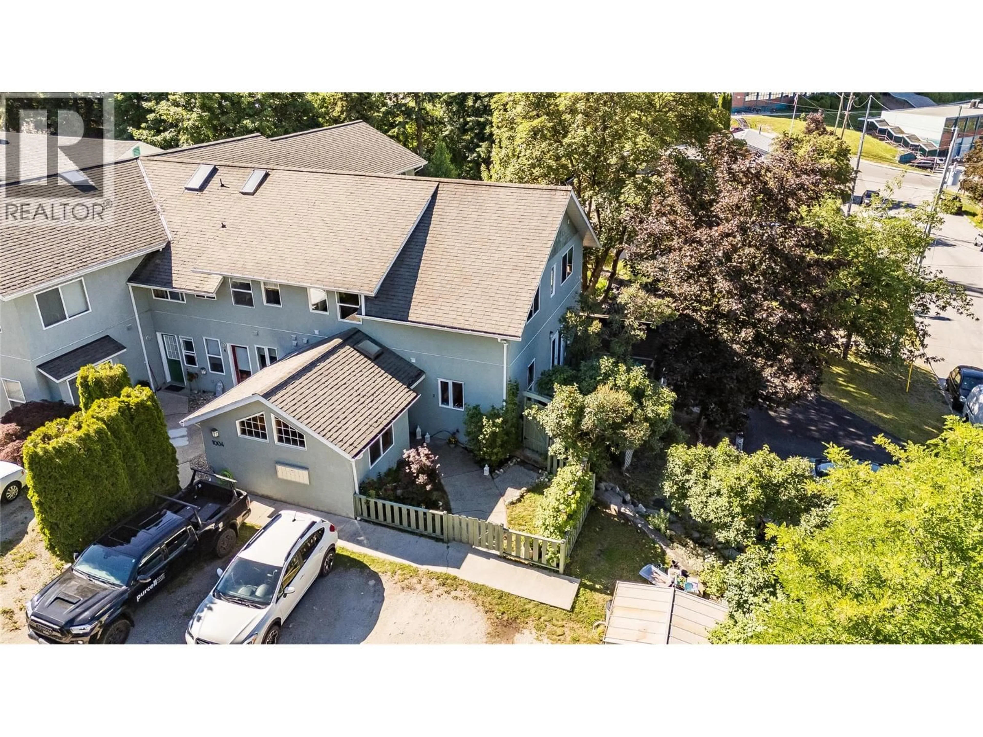 A pic from outside/outdoor area/front of a property/back of a property/a pic from drone, street for 3 - 1004 DAVIES STREET, Nelson British Columbia V1L3V2