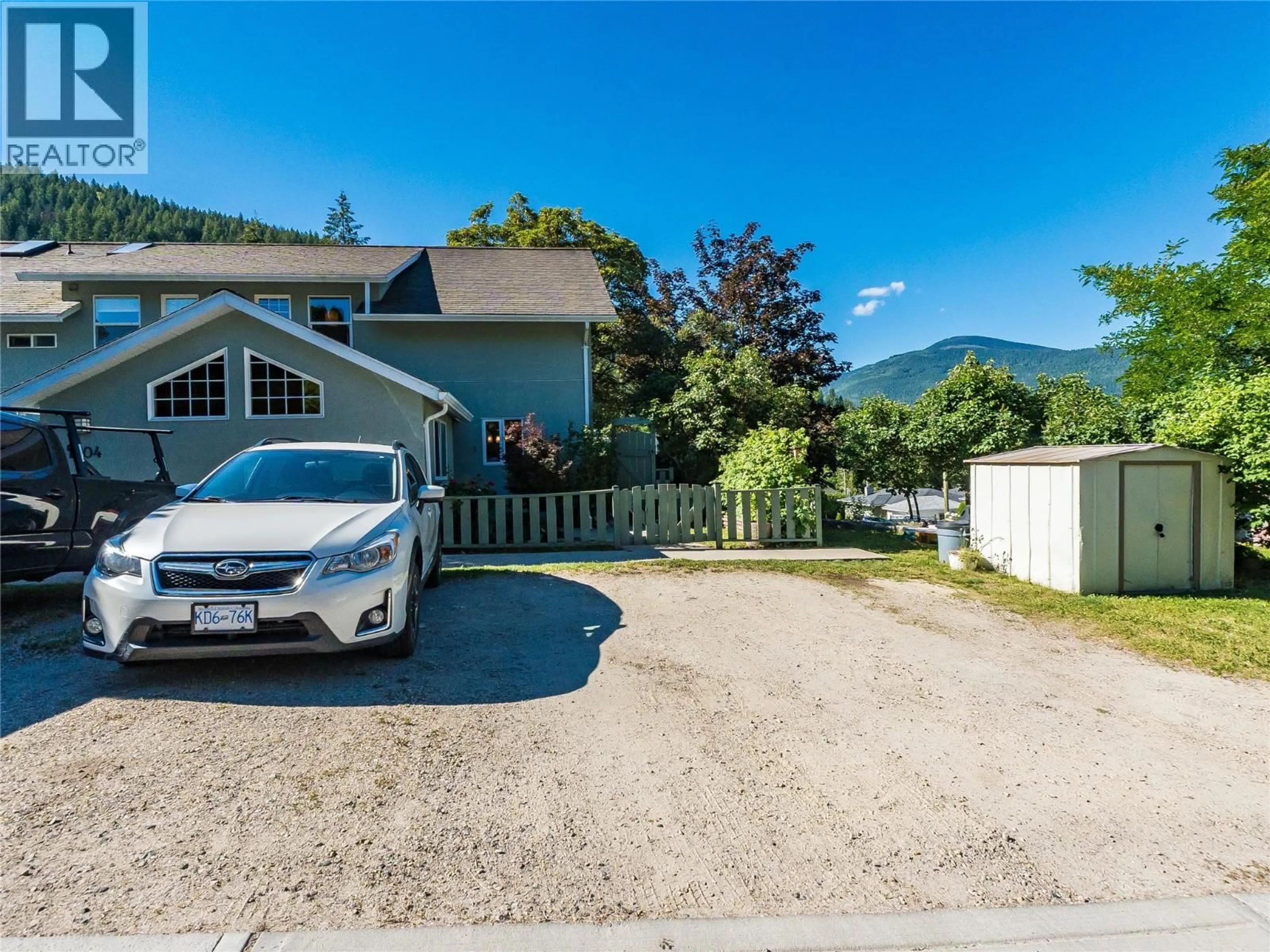 A pic from outside/outdoor area/front of a property/back of a property/a pic from drone, mountain view for 3 - 1004 DAVIES STREET, Nelson British Columbia V1L3V2