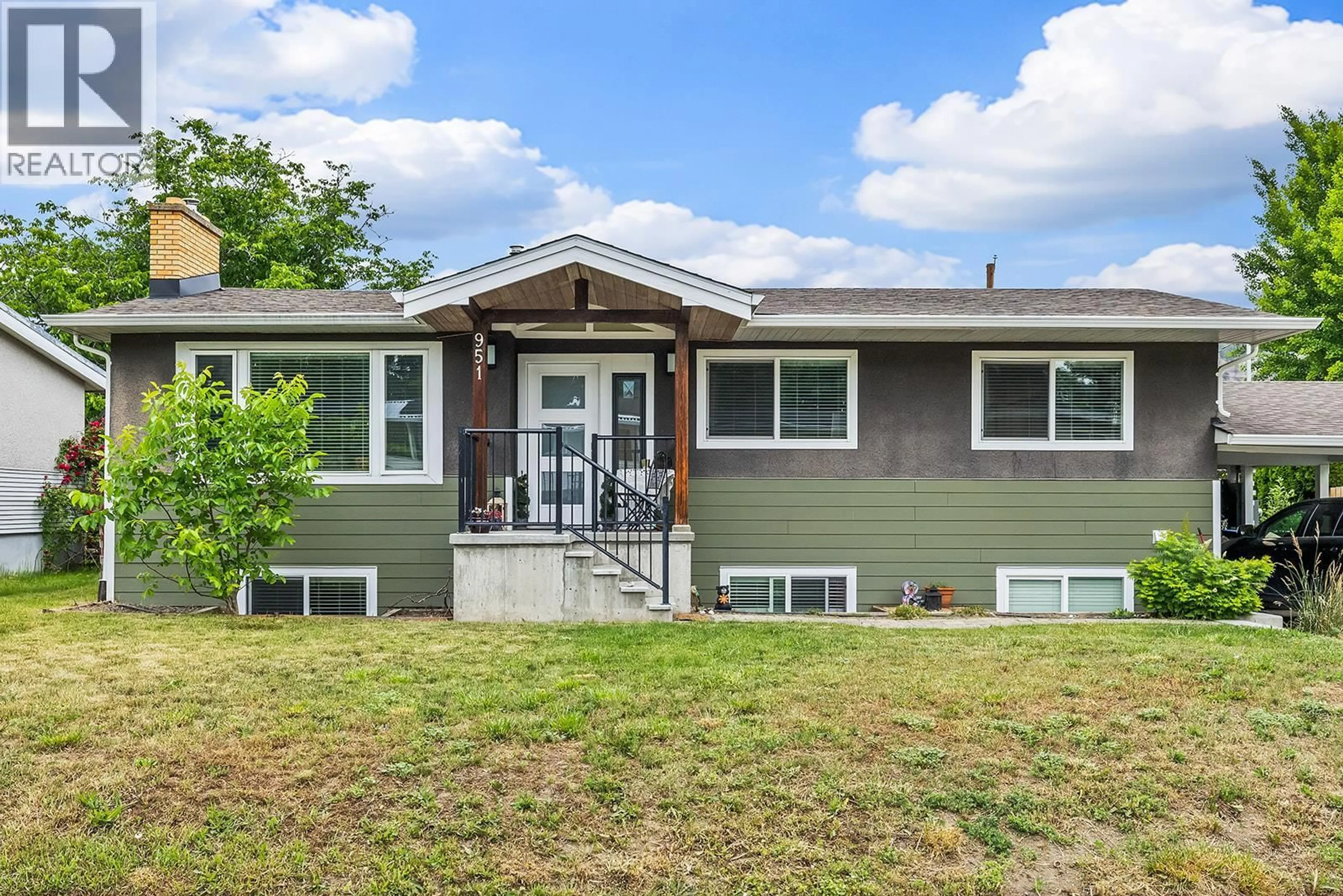 Home with vinyl exterior material, mountain view for 951 KENNEDY STREET, Kelowna British Columbia V1Y4E9