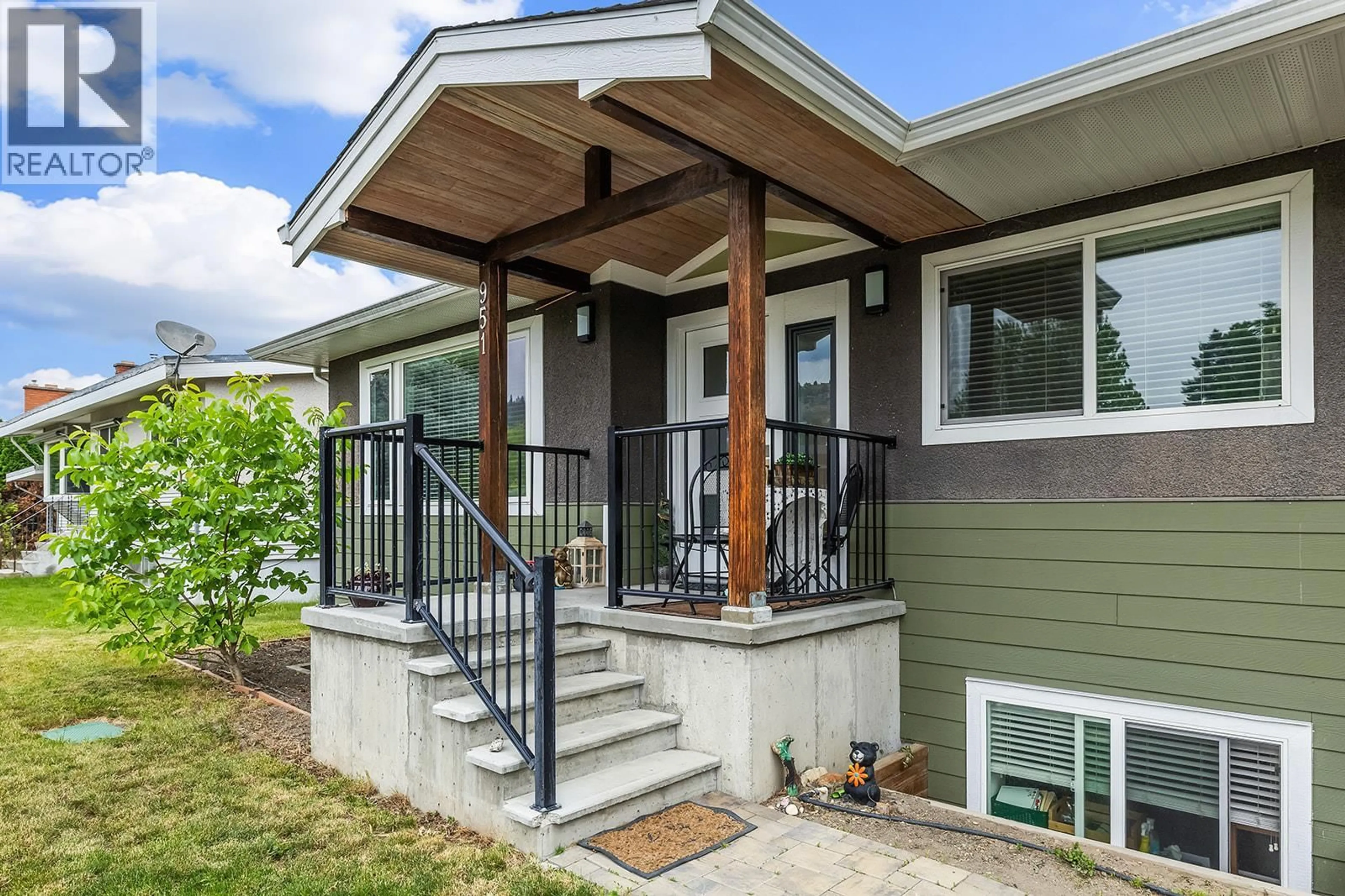 Home with vinyl exterior material, mountain view for 951 KENNEDY STREET, Kelowna British Columbia V1Y4E9