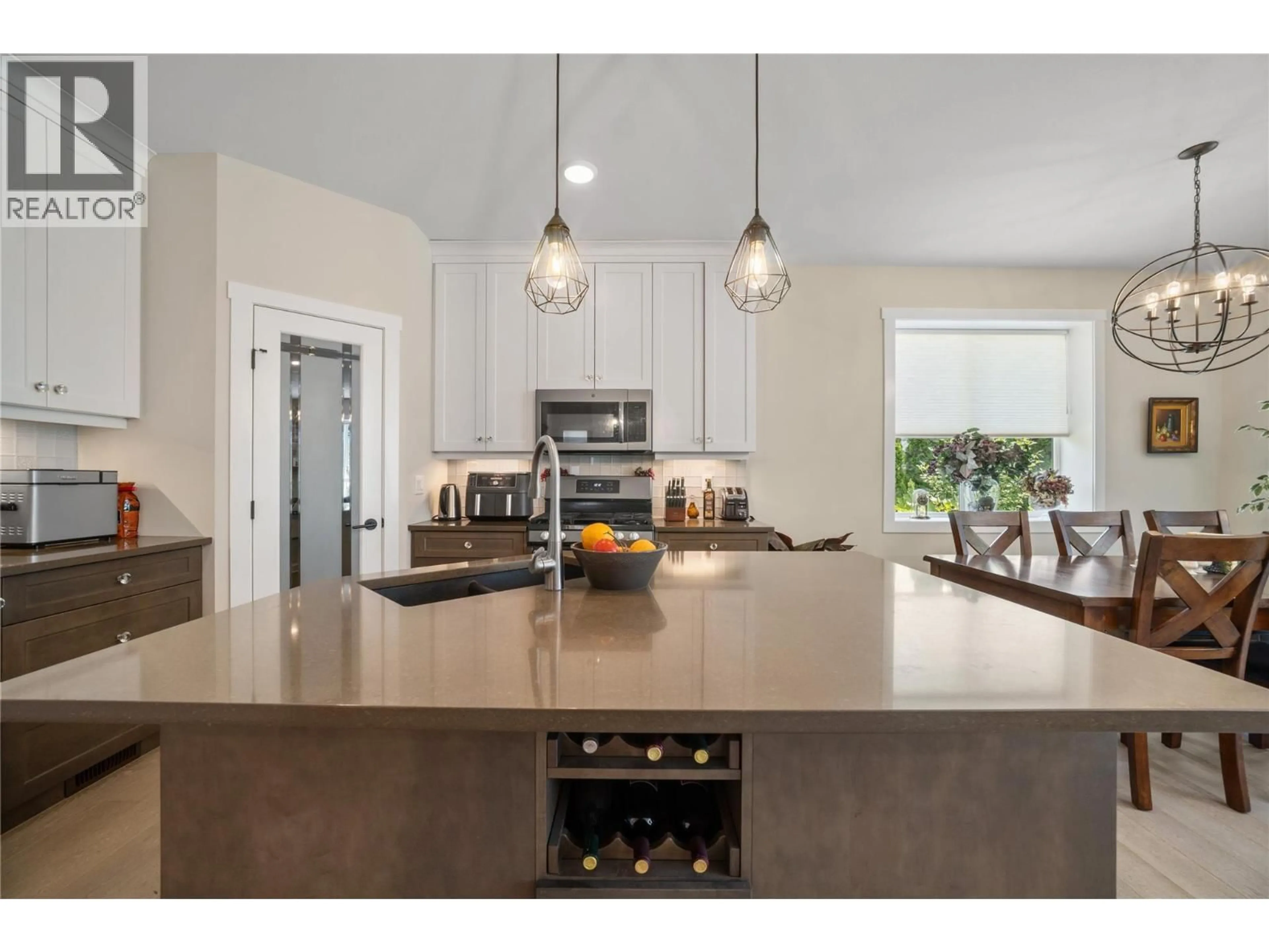 Open concept kitchen, unknown for 2 - 1791 10 STREET SOUTHWEST, Salmon Arm British Columbia V1E0E9