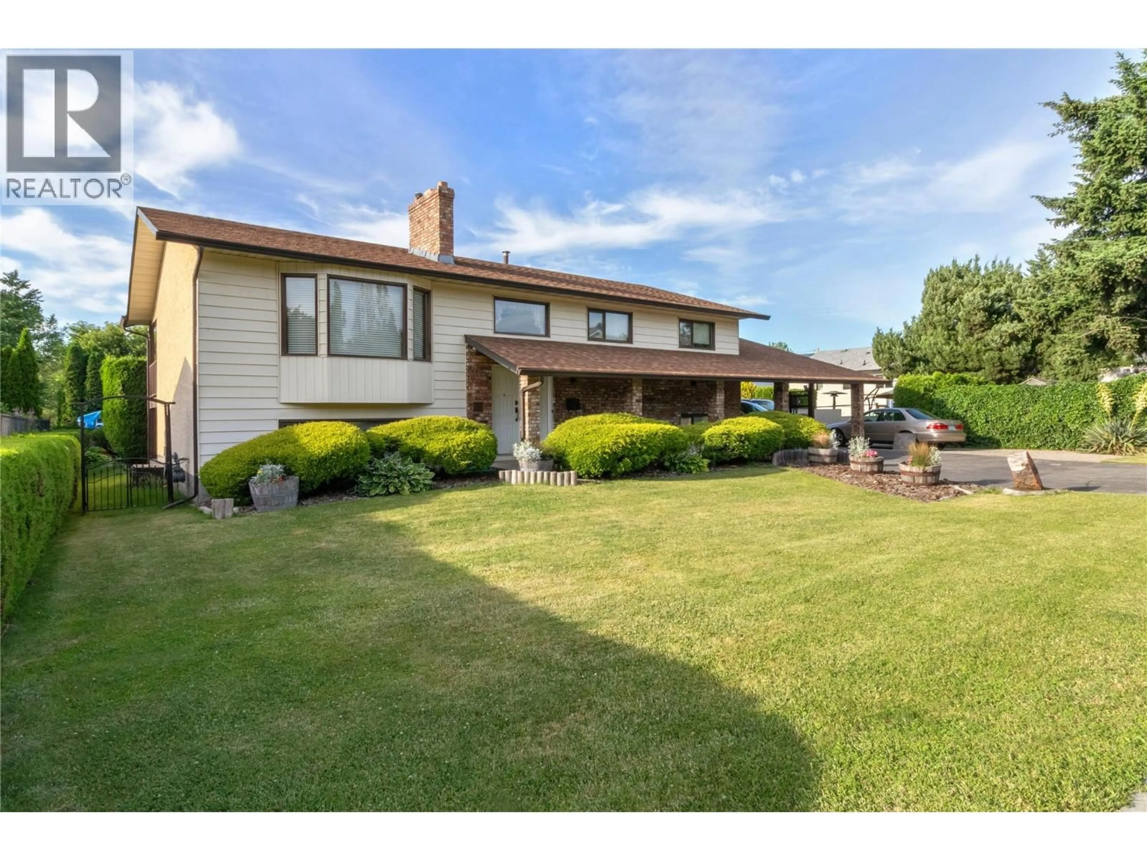 A pic from outside/outdoor area/front of a property/back of a property/a pic from drone, unknown for 1090 HOUGHTON ROAD, Kelowna British Columbia V1X6G8