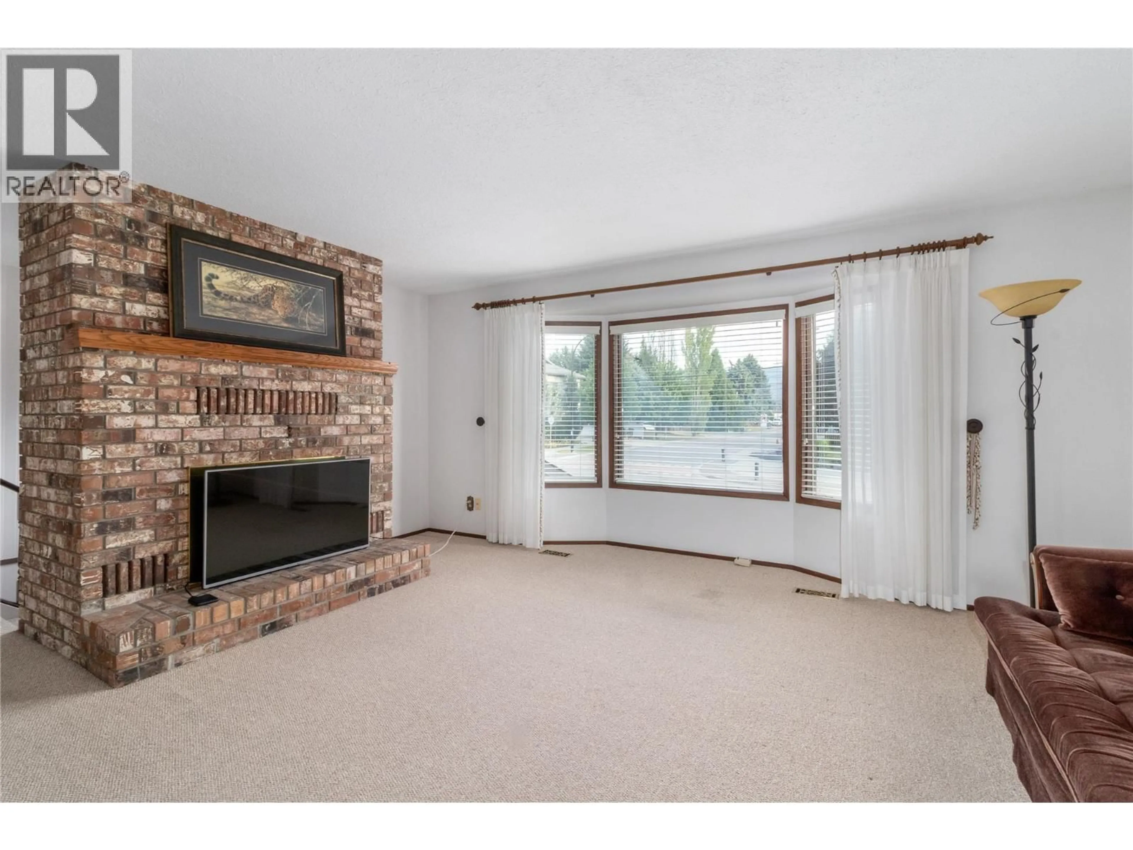 Living room with furniture, unknown for 1090 HOUGHTON ROAD, Kelowna British Columbia V1X6G8