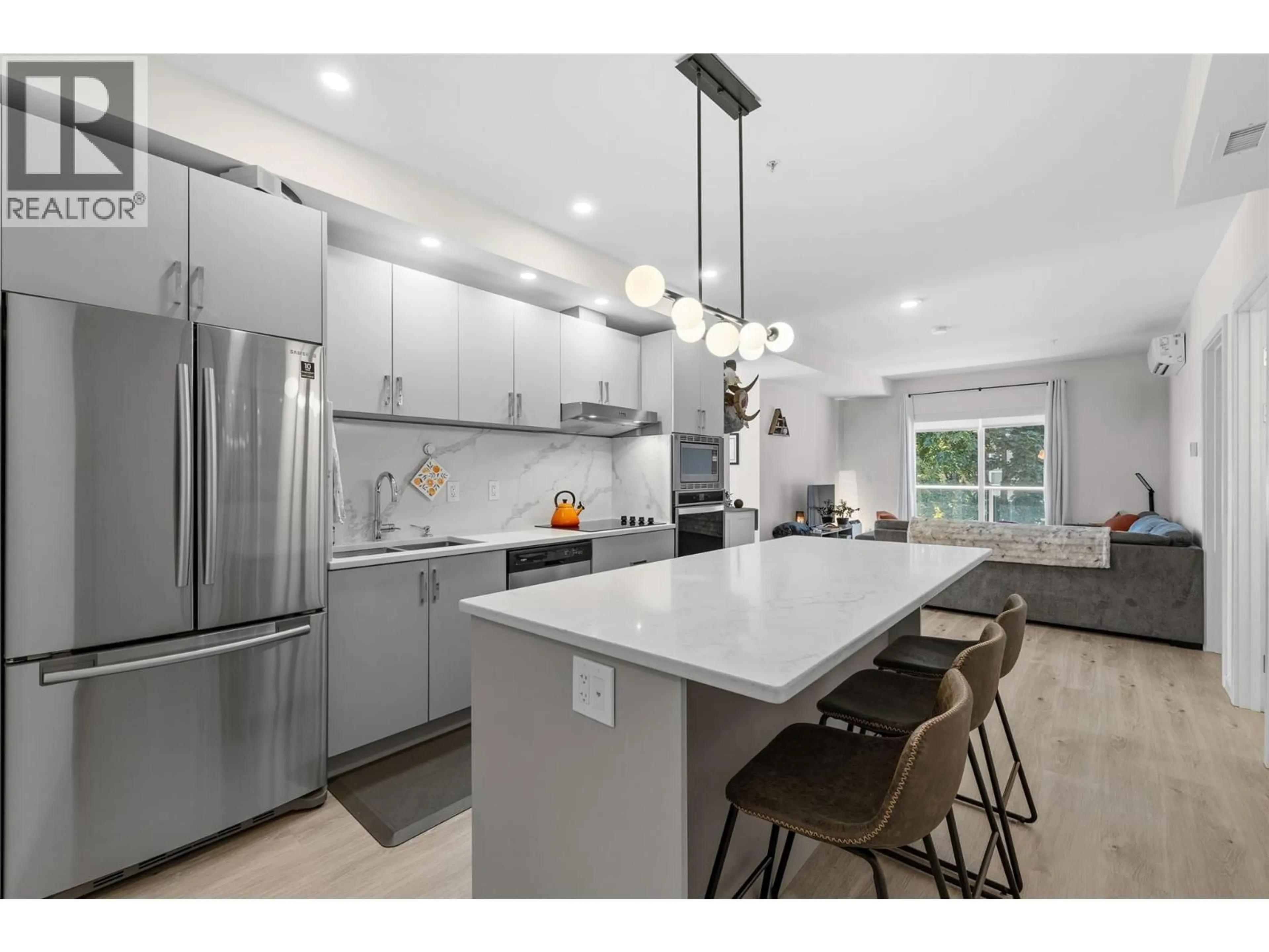 Open concept kitchen, ceramic/tile floor for 203 - 880 SAUCIER AVENUE, Kelowna British Columbia V1Y0H4