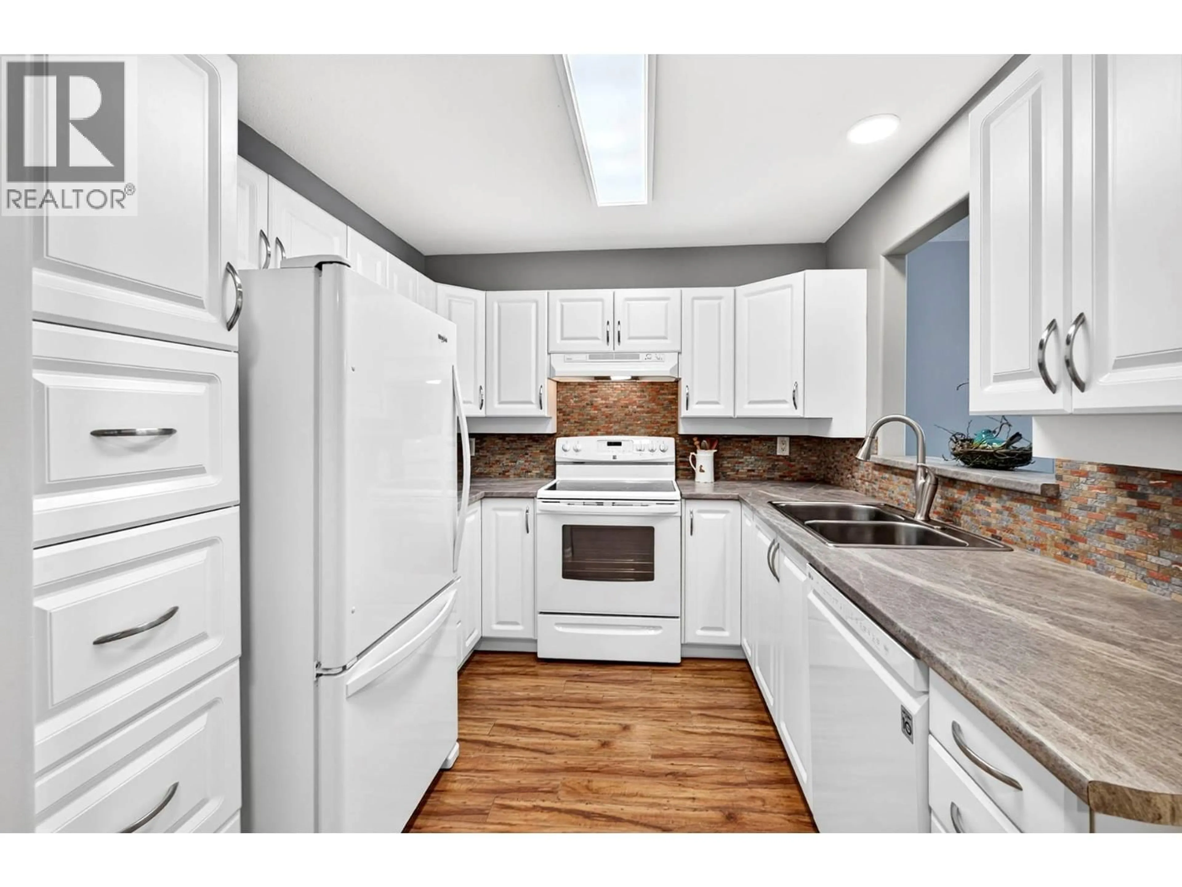 Standard kitchen, unknown for 102 - 510 LORNE STREET, Kamloops British Columbia V2C1W3