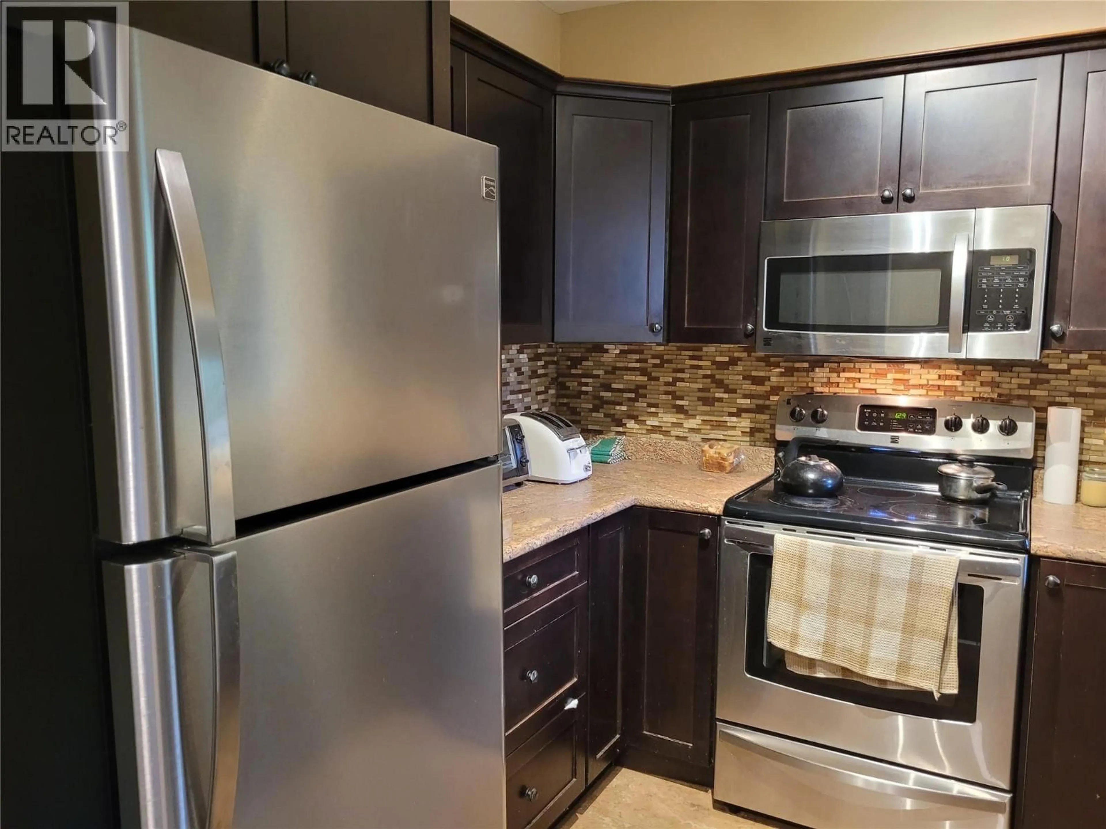 Standard kitchen, ceramic/tile floor for 846 OKANAGAN AVENUE, Chase British Columbia V0E1M0