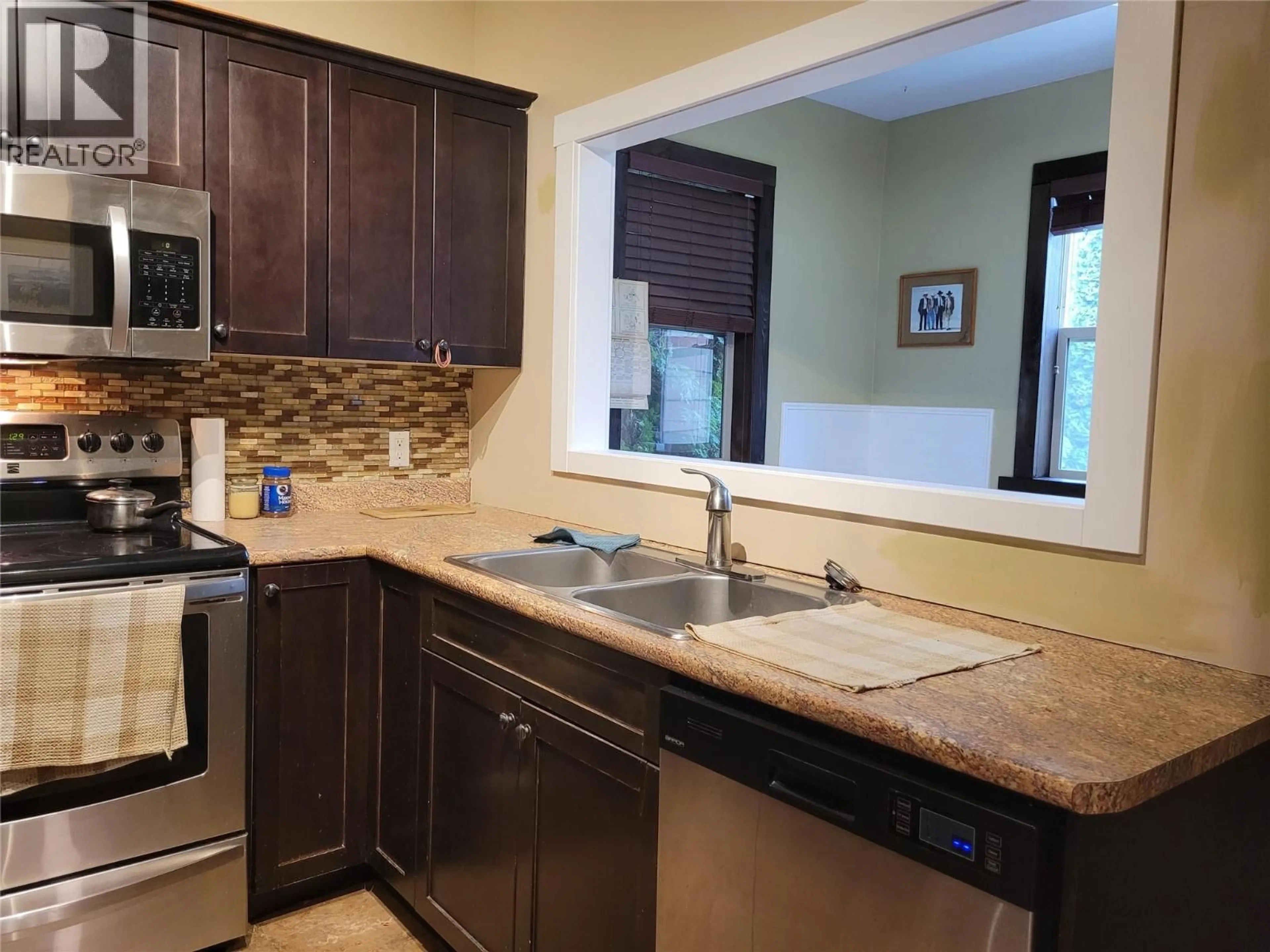 Standard kitchen, ceramic/tile floor for 846 OKANAGAN AVENUE, Chase British Columbia V0E1M0