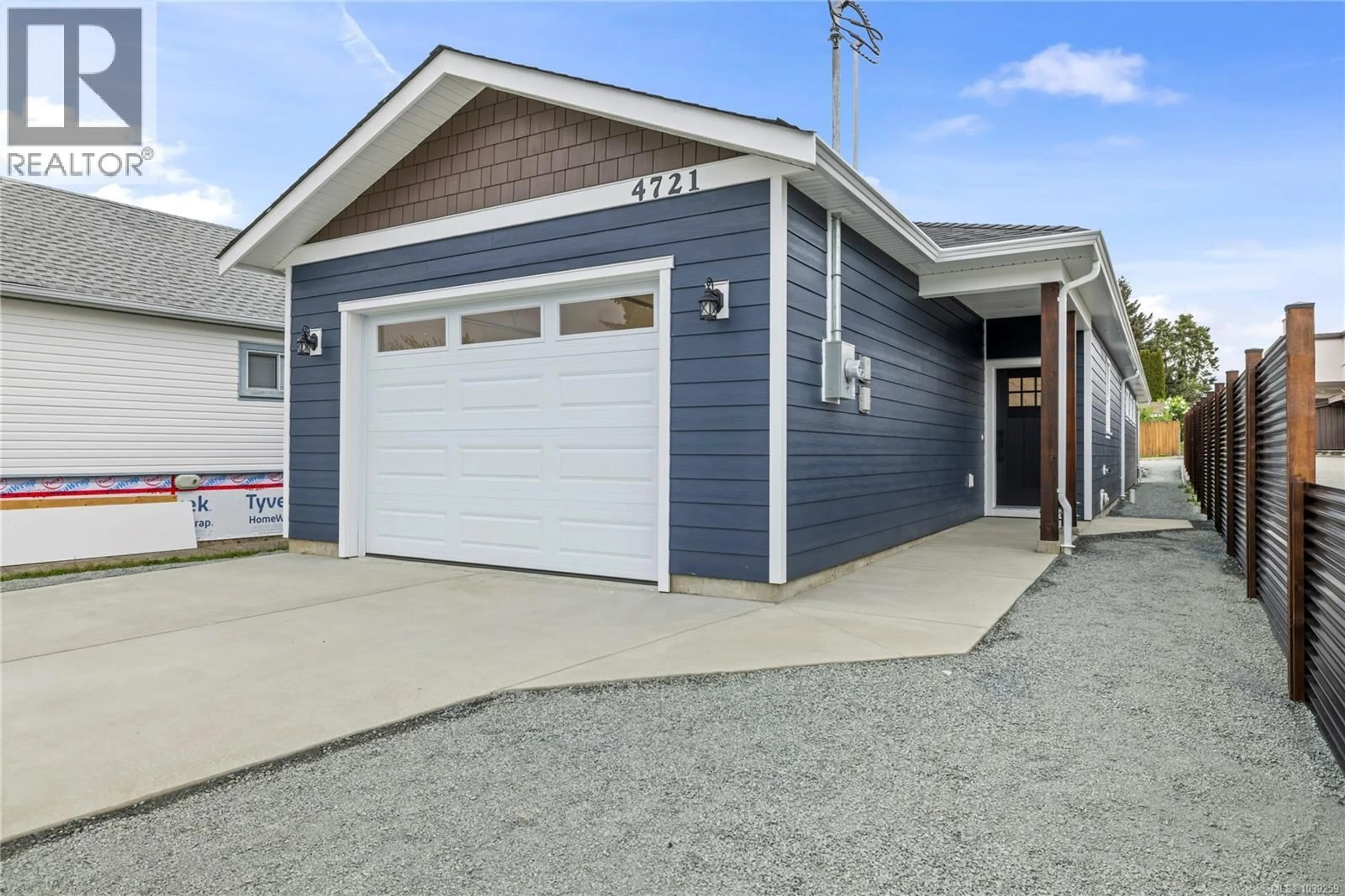 Home with vinyl exterior material, street for 4721 ELIZABETH STREET, Port Alberni British Columbia V9Y6M1