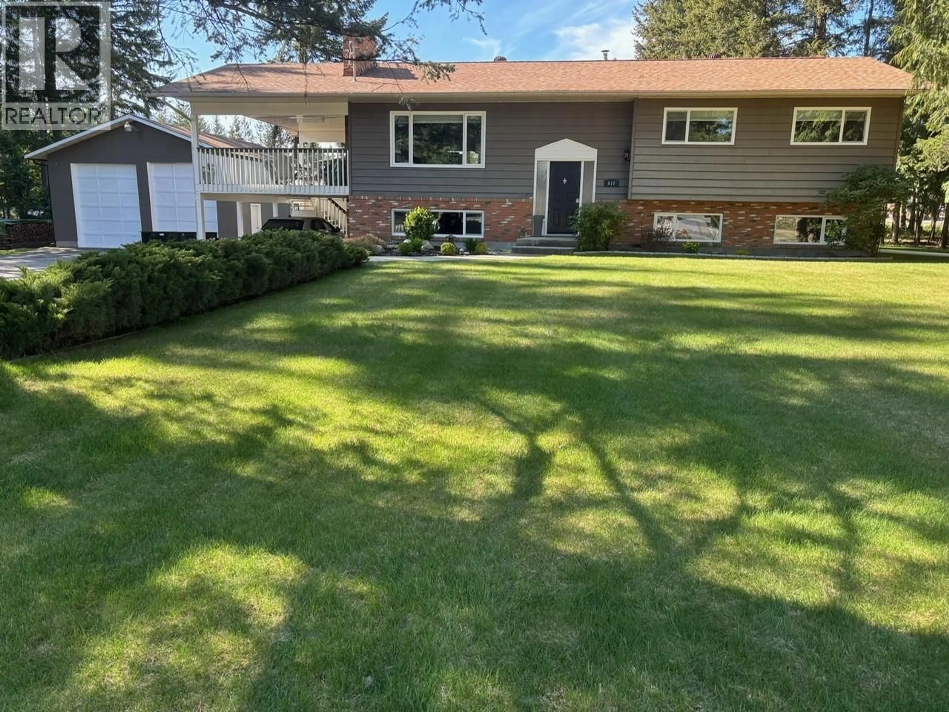 A pic from outside/outdoor area/front of a property/back of a property/a pic from drone, street for 610 10TH AVENUE NORTHWEST, Nakusp British Columbia V0G1R0