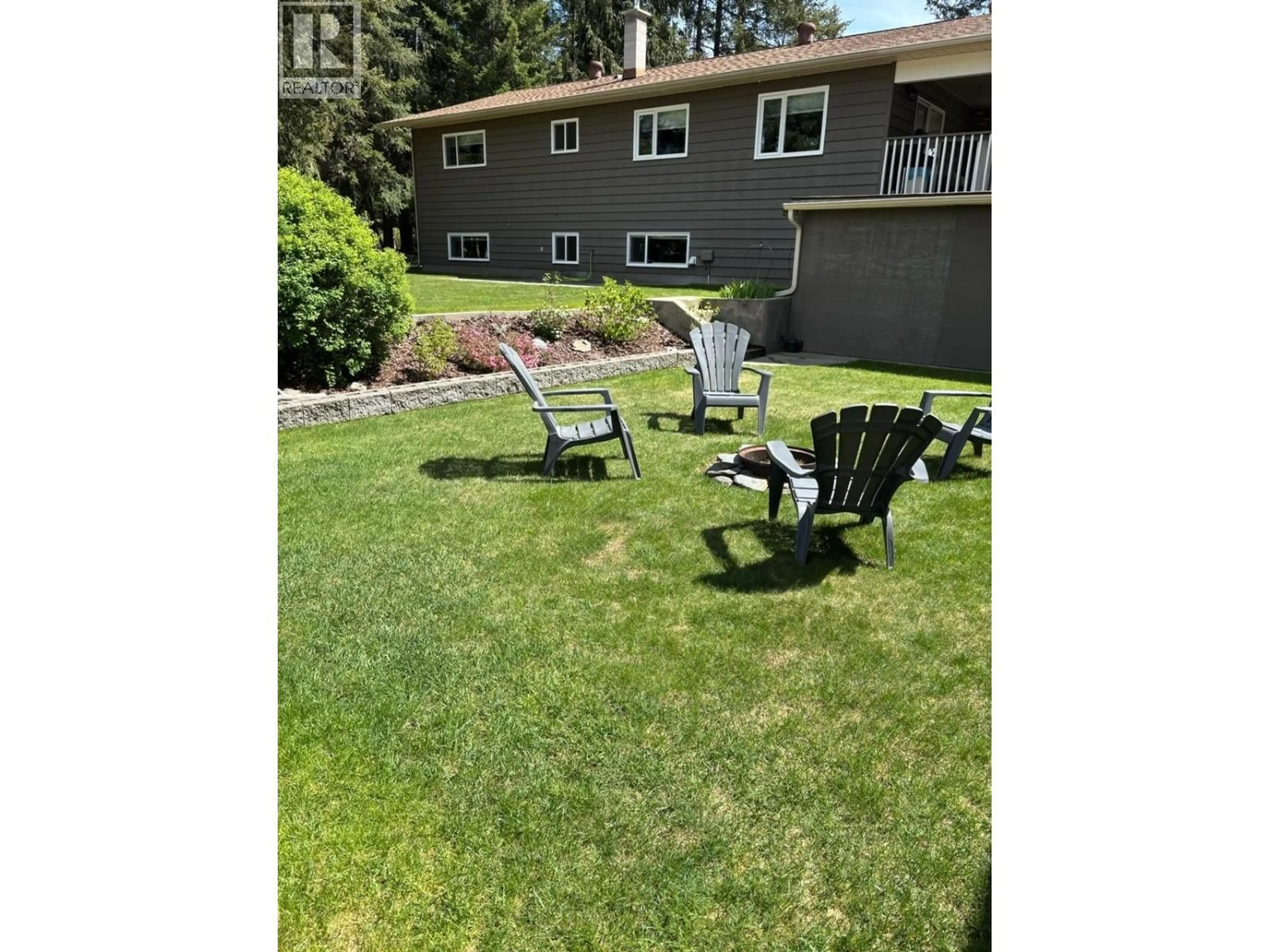 Patio, unknown for 610 10TH AVENUE NORTHWEST, Nakusp British Columbia V0G1R0