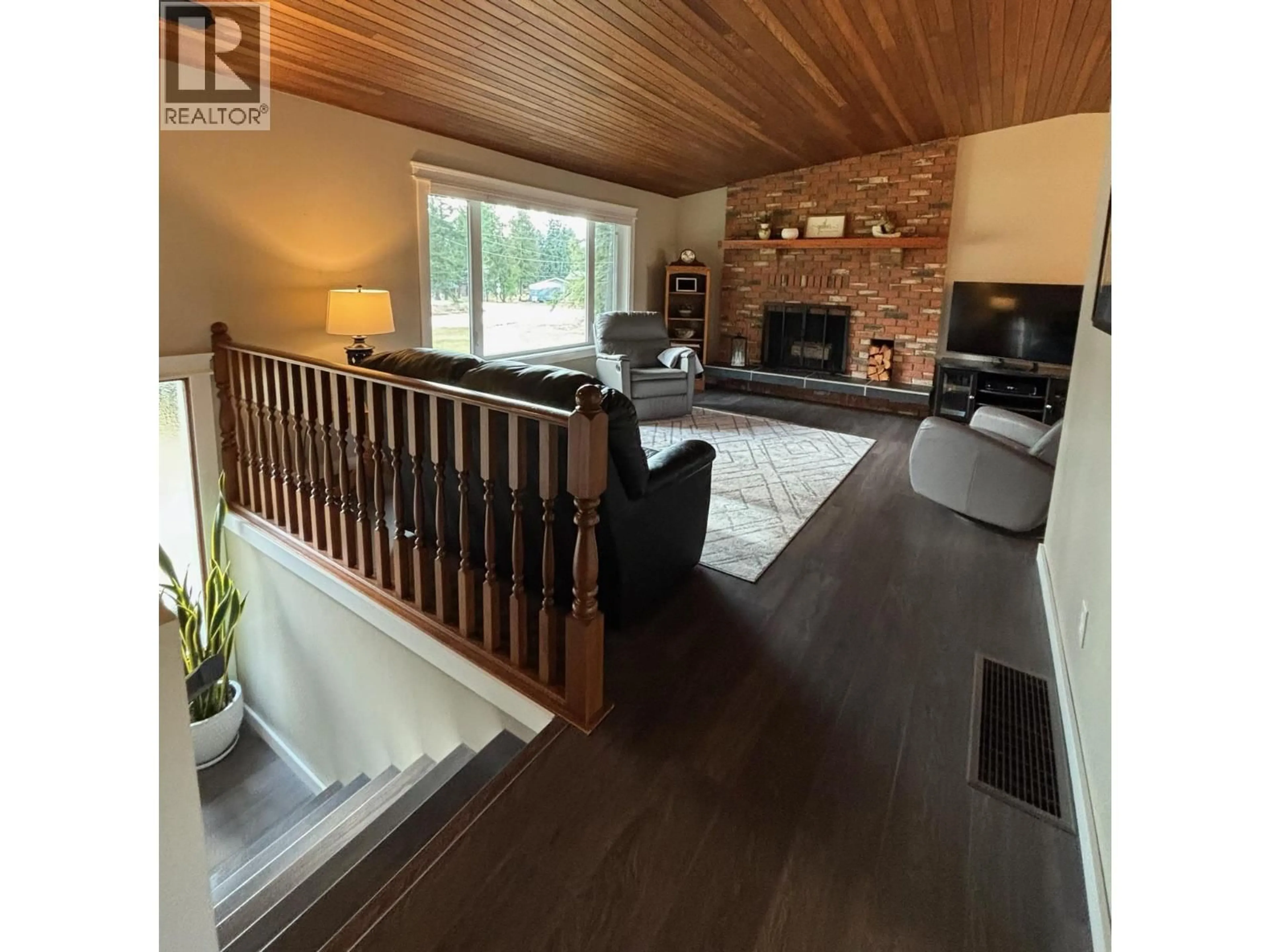 Living room with furniture, wood/laminate floor for 610 10TH AVENUE NORTHWEST, Nakusp British Columbia V0G1R0