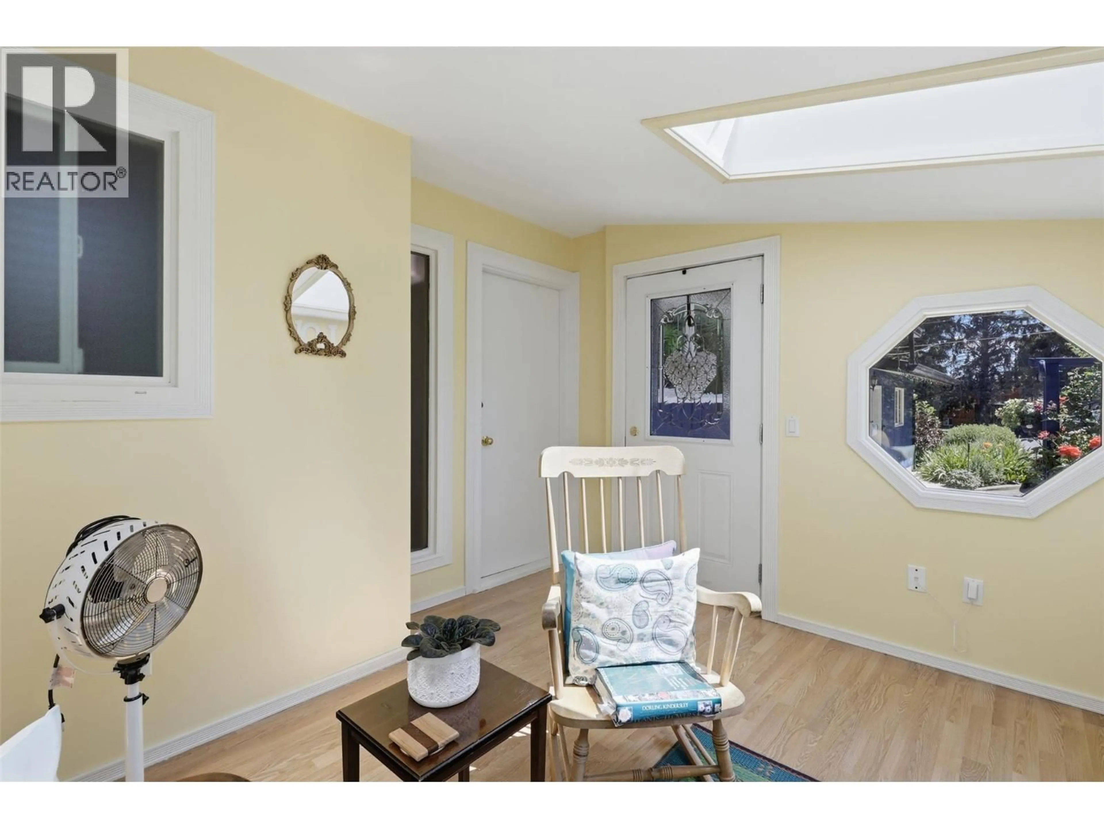 Indoor entryway for 6298 HILLVIEW DRIVE, Kamloops British Columbia V2C4Y1