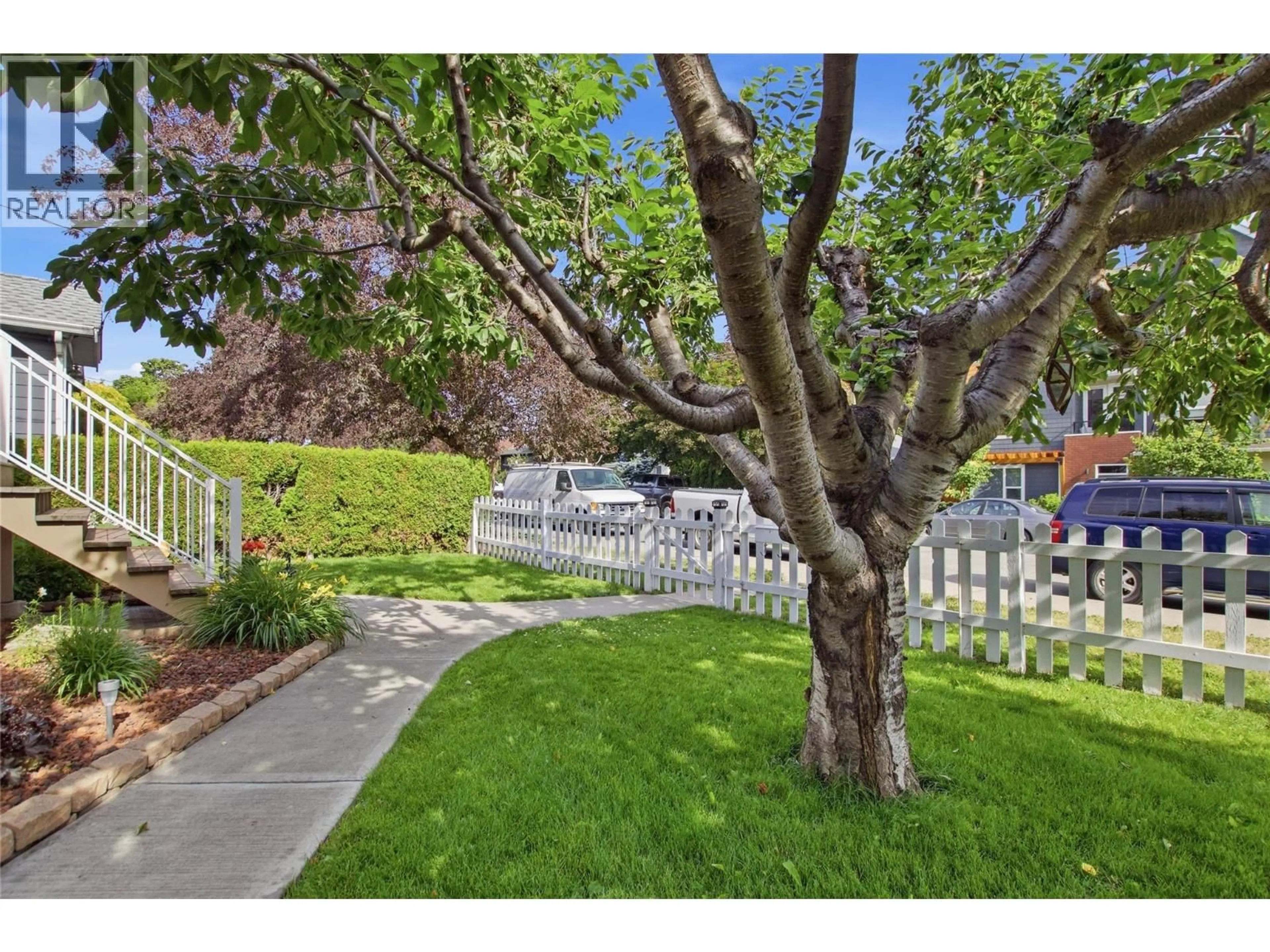 A pic from outside/outdoor area/front of a property/back of a property/a pic from drone, street for 883 ST PAUL STREET, Kamloops British Columbia V2C2K6