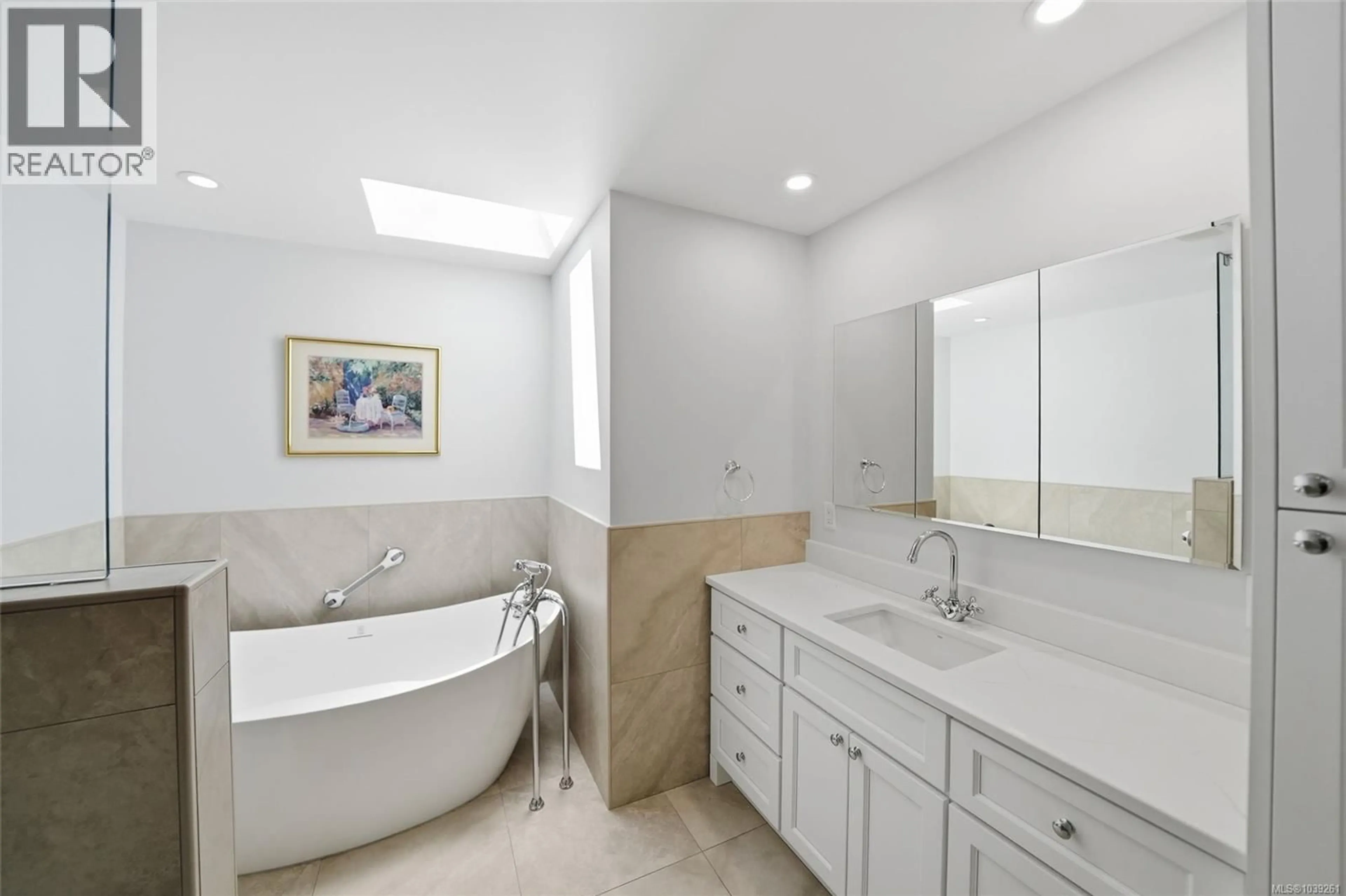 Contemporary bathroom, ceramic/tile floor for 12 - 2655 ANDOVER ROAD, Nanoose Bay British Columbia V9P9J5