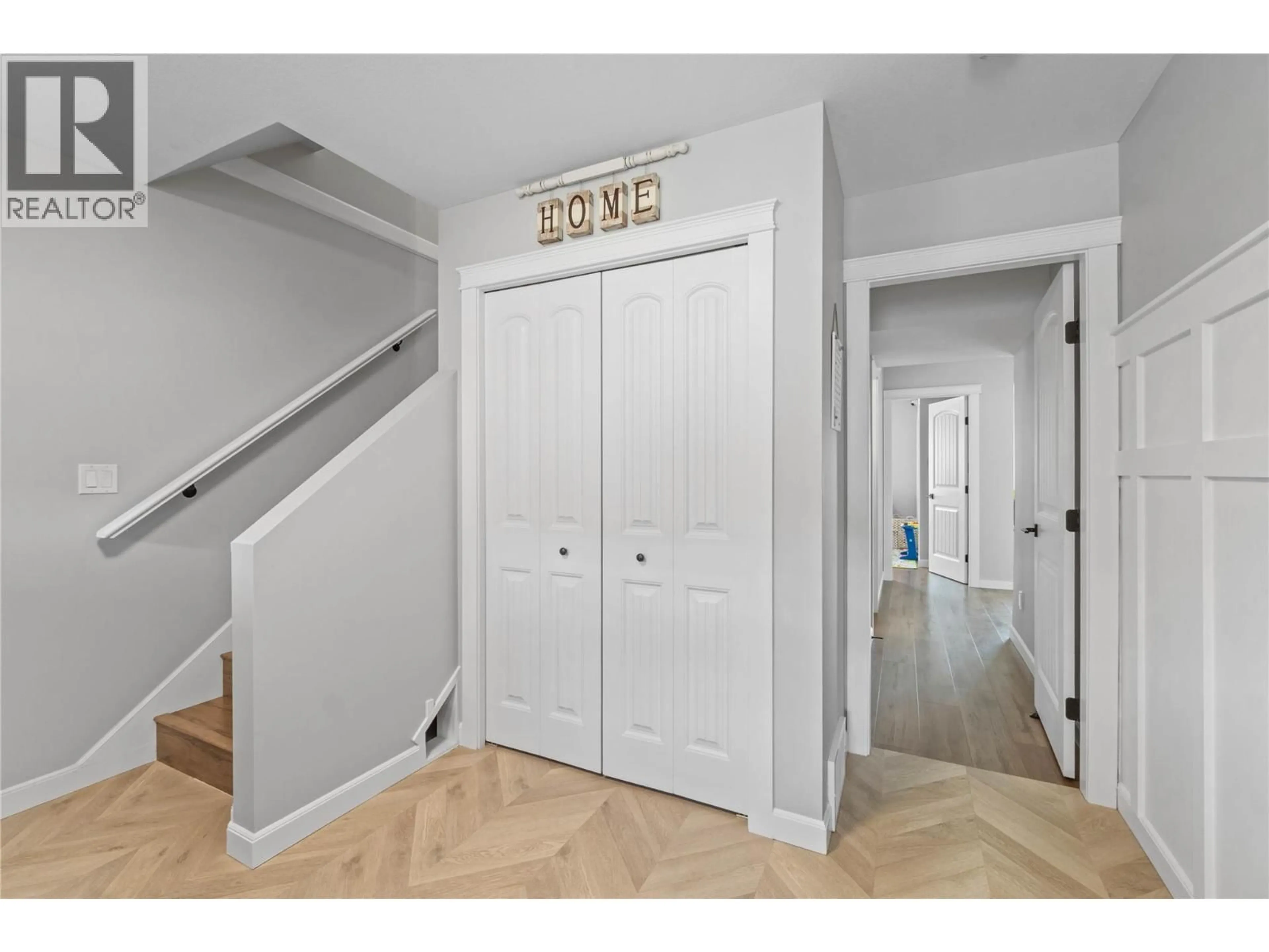 Indoor entryway for 9 - 2592 CRESTLINE STREET, Kamloops British Columbia V2B0E7