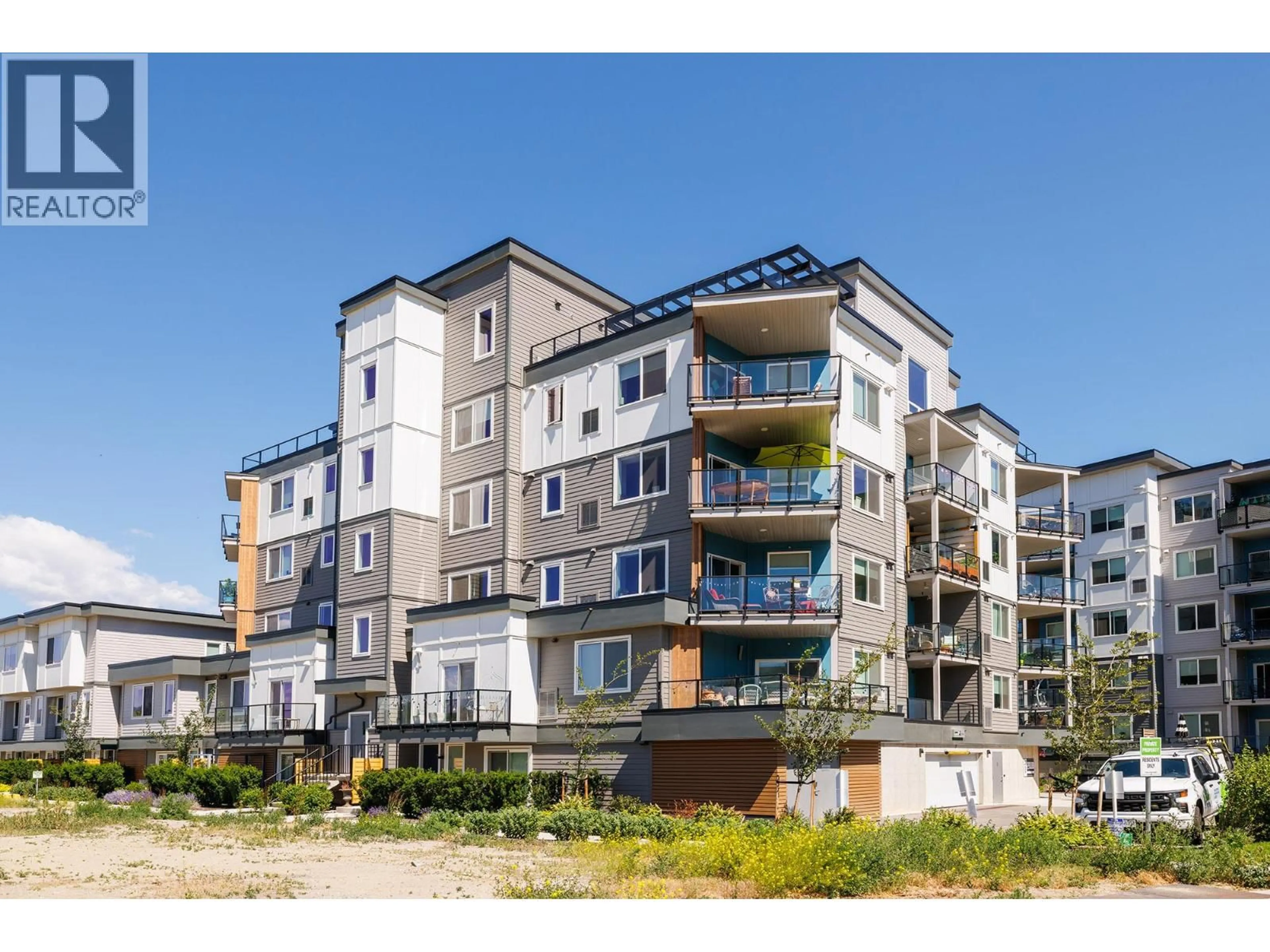 A pic from outside/outdoor area/front of a property/back of a property/a pic from drone, building for 601 - 3642 MISSION SPRINGS DRIVE, Kelowna British Columbia V1W0E1