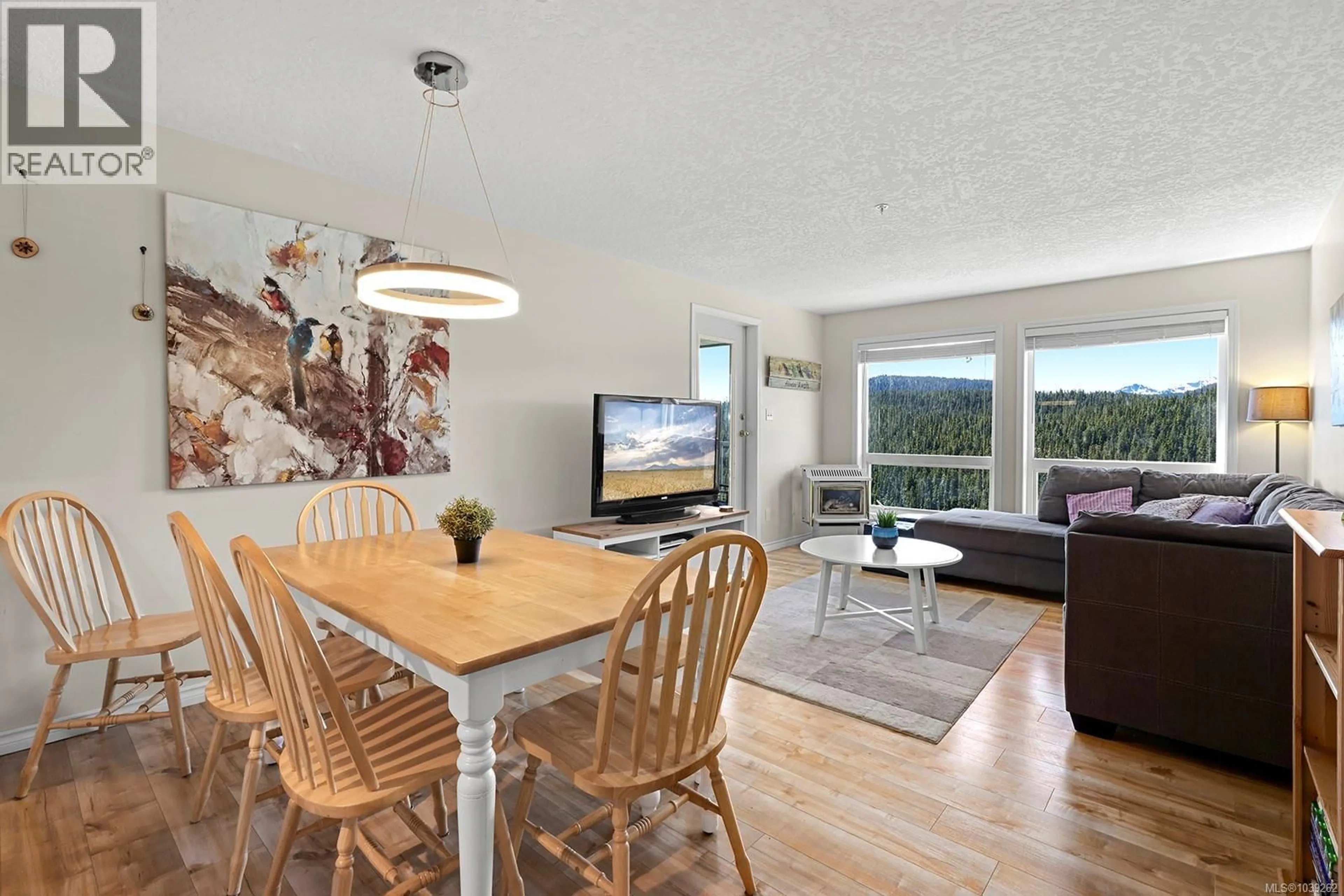Living room with furniture, wood/laminate floor for 312 - 1201 HENRY ROAD, Courtenay British Columbia V9J1L0