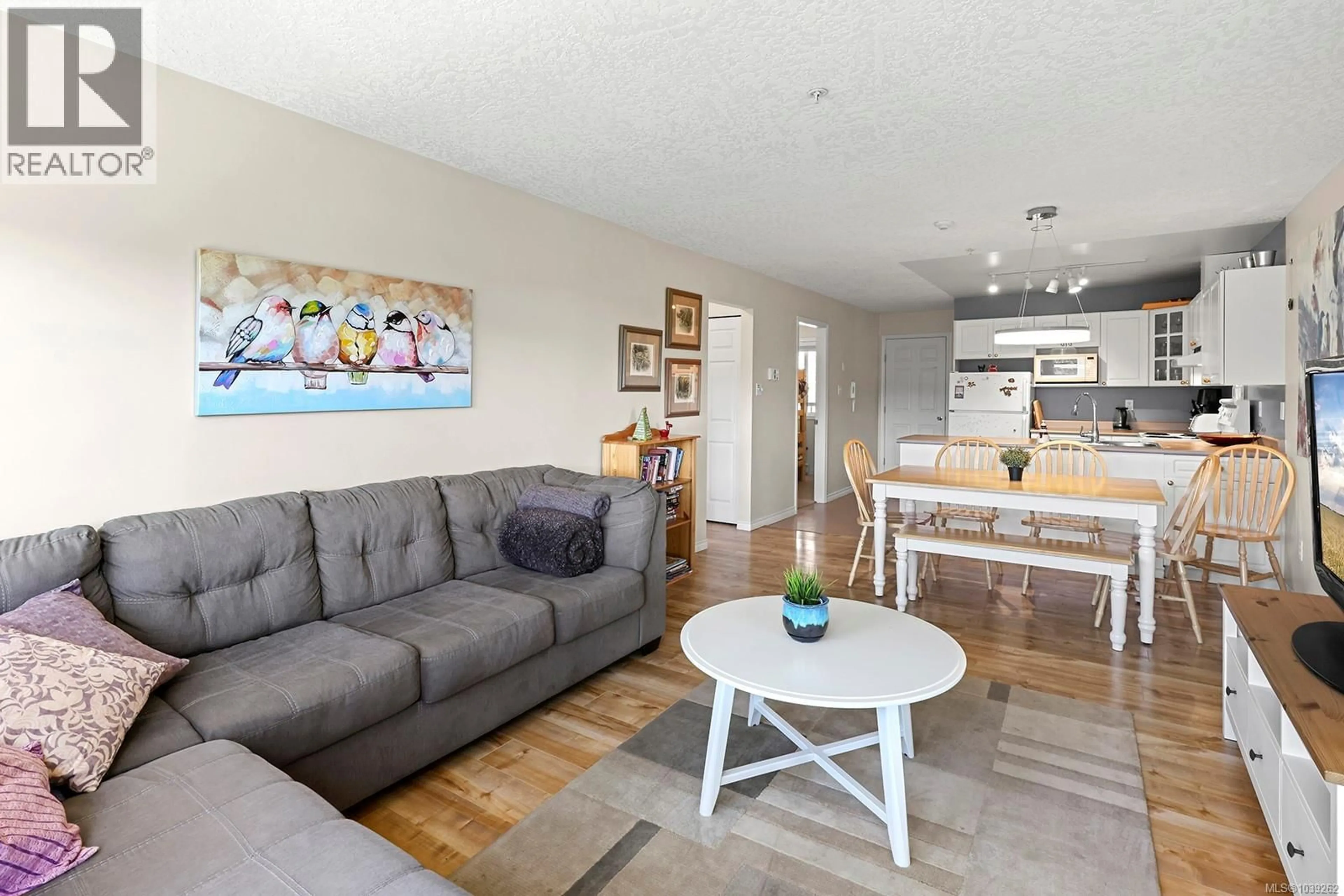 Living room with furniture, unknown for 312 - 1201 HENRY ROAD, Courtenay British Columbia V9J1L0