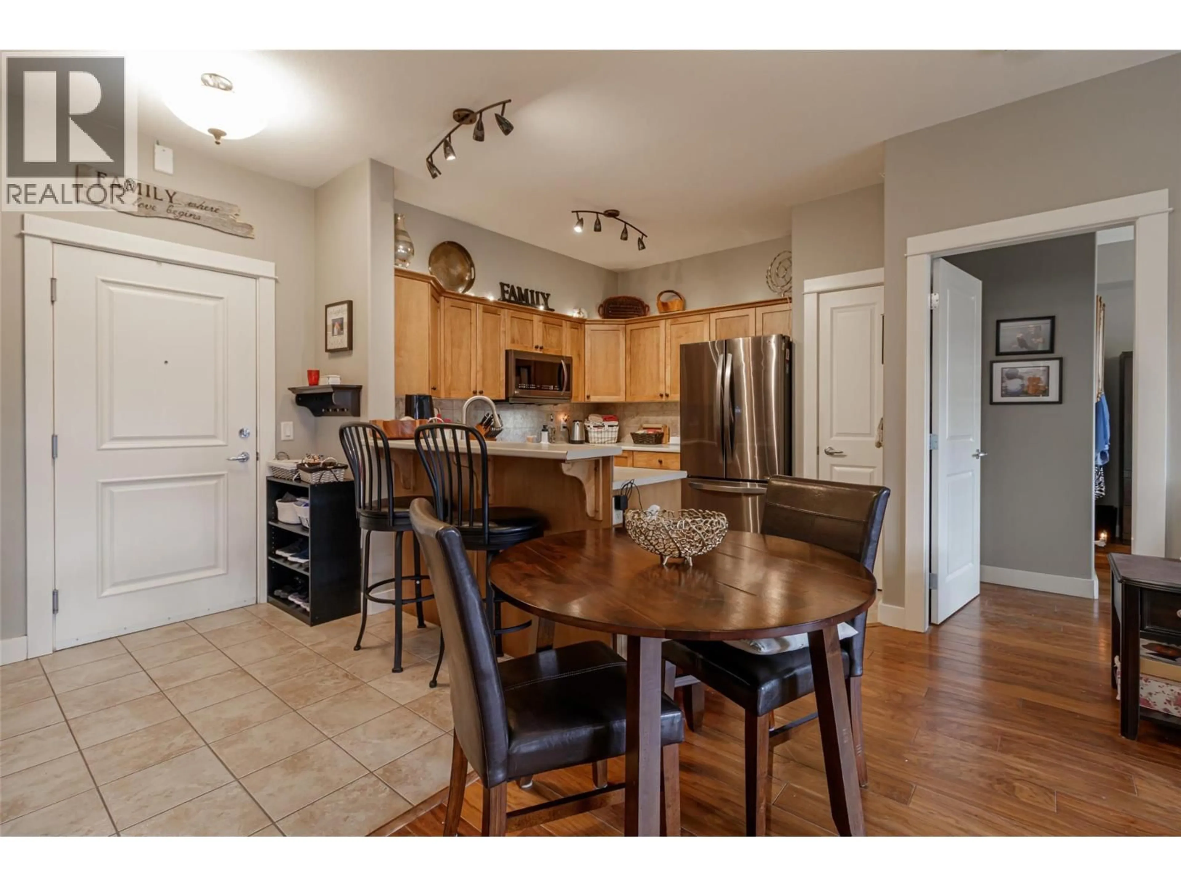 Open concept kitchen, unknown for 411 - 2551 SHORELINE DRIVE, Lake Country British Columbia V4V2P2