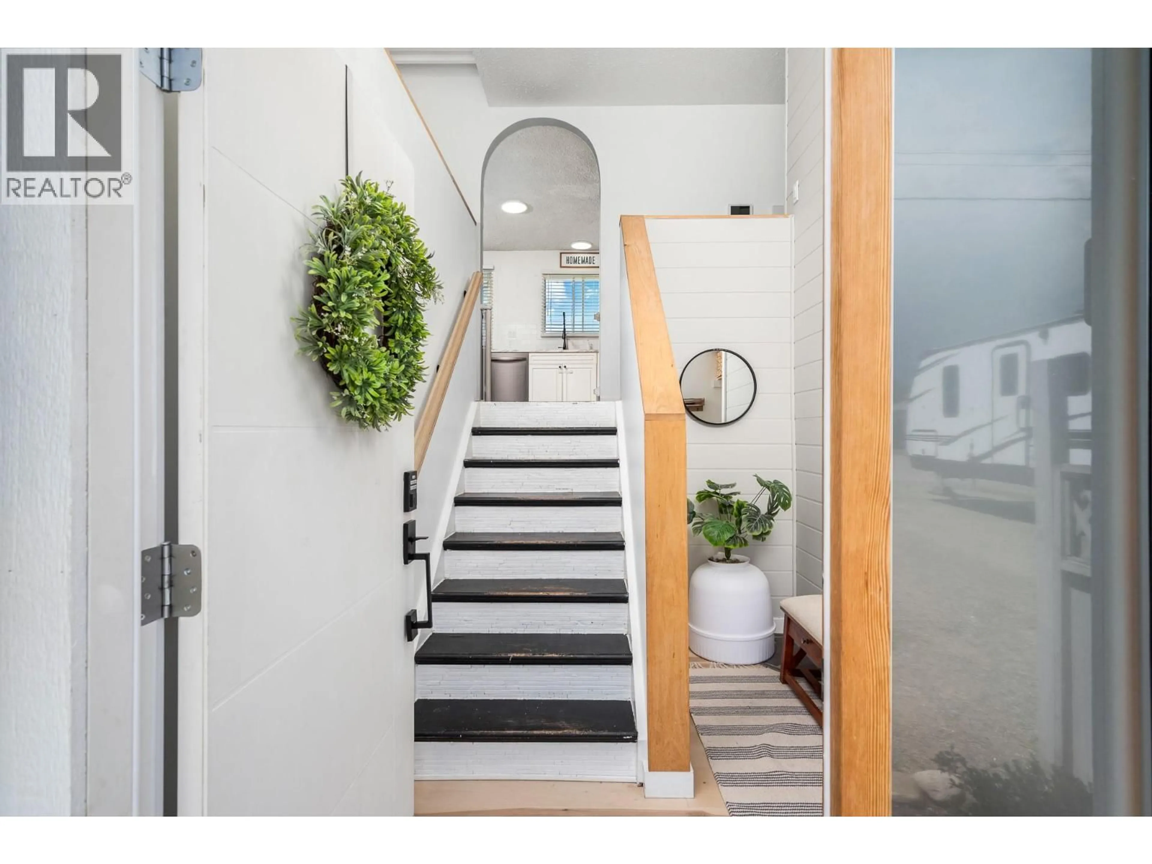 Indoor entryway for 792 FRASER ROAD, Lumby British Columbia V0E2G7