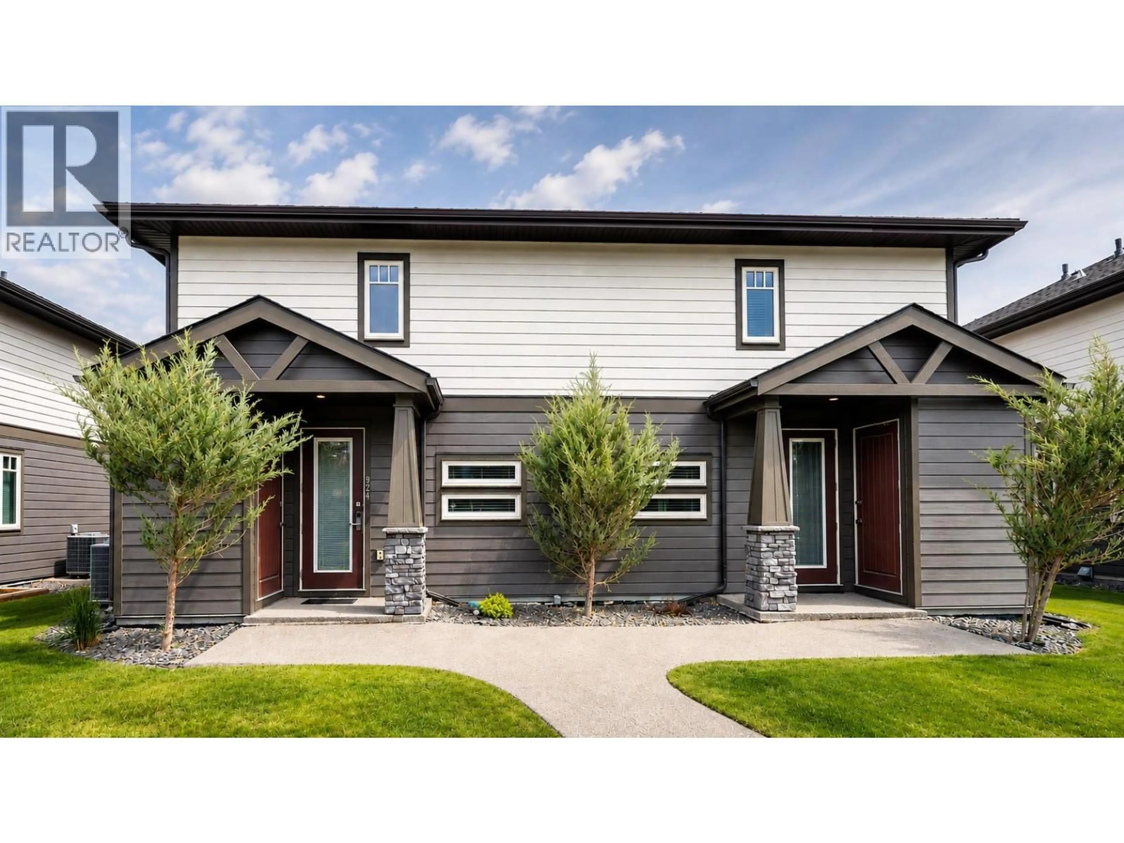 Home with vinyl exterior material, street for 924 - 900 BIGHORN BOULEVARD, Radium Hot Springs British Columbia V0A1M0